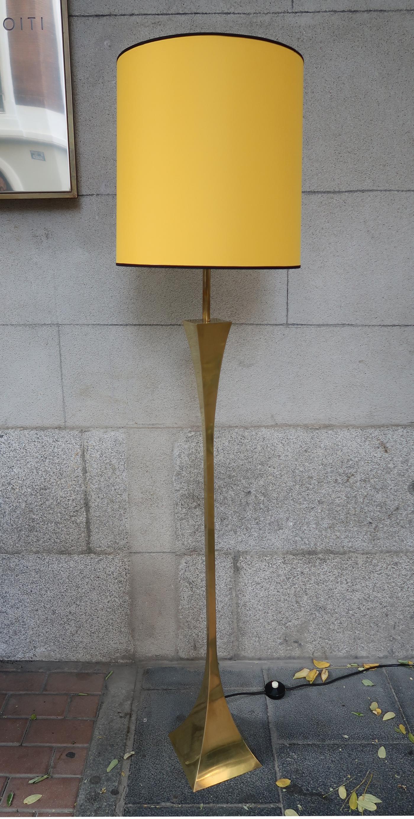 Montagna Grillo, Mod. pyramid, brass midcentury floor lamp, Italy, 1970. High Society Production.