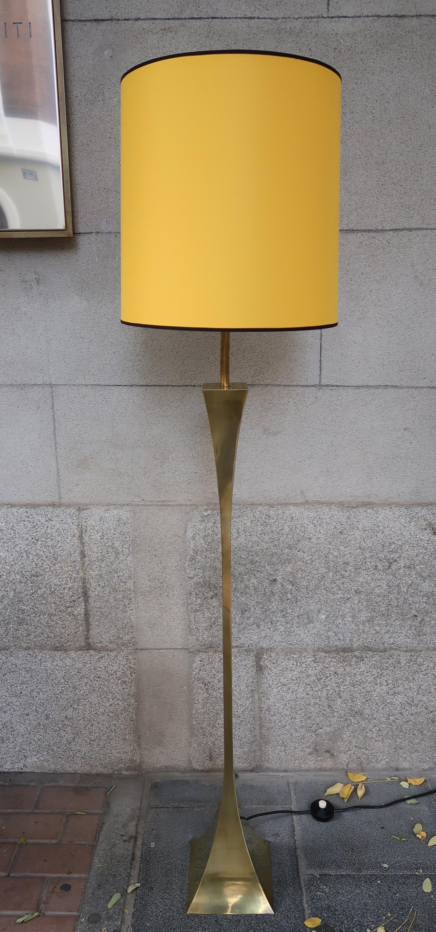 Montagna Grillo, Mod. Pyramid, Brass Midcentury Floor Lamp, Italy, 1970 In Good Condition For Sale In Madrid, ES