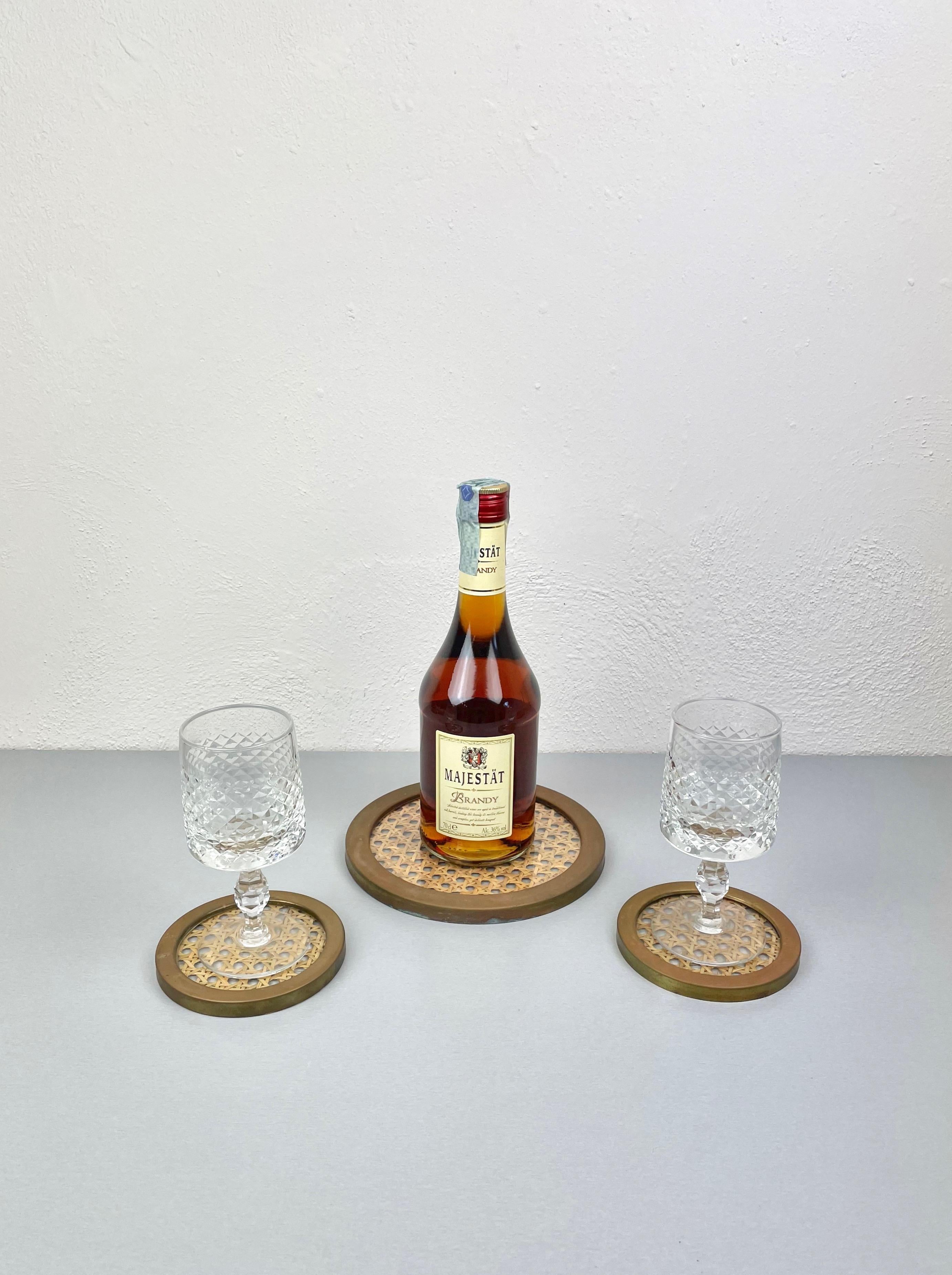Montagnani Lucite Wicker Brass Barware Coaster, 14 Pieces, Italy, 1970s In Good Condition In Rome, IT