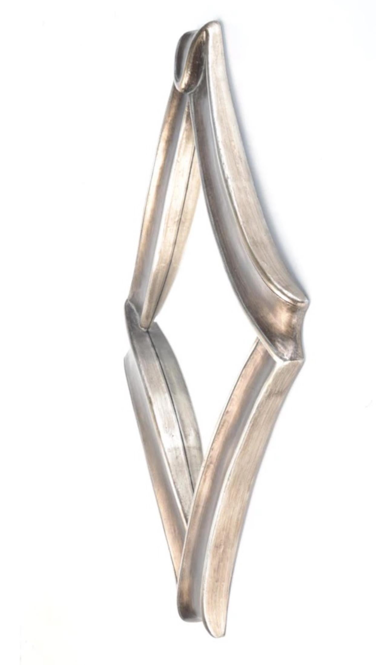 Specchio smussato in resina a forma di diamante di Montage con foglie d'argento, circa anni '70 In condizioni buone in vendita a Chicago, IL