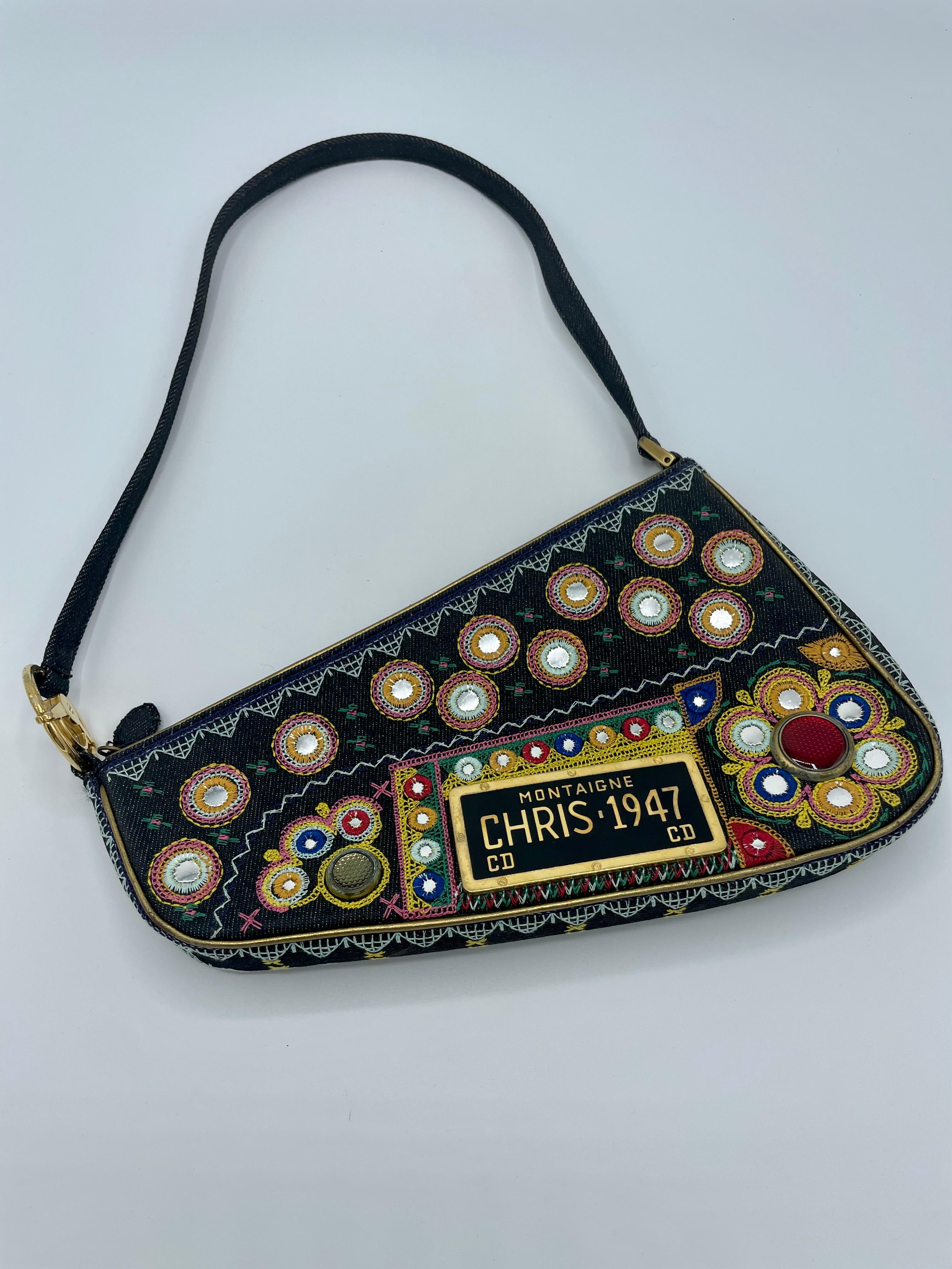 In excellent condition. The outside is embellished with mirror decorations, vibrant embroidery, and a Montaigne Chris 1947 emblem. The design is comprised of a single handle and nylon lining. Jeans tote by Maison CHRISTIAN DIOR embroidered with