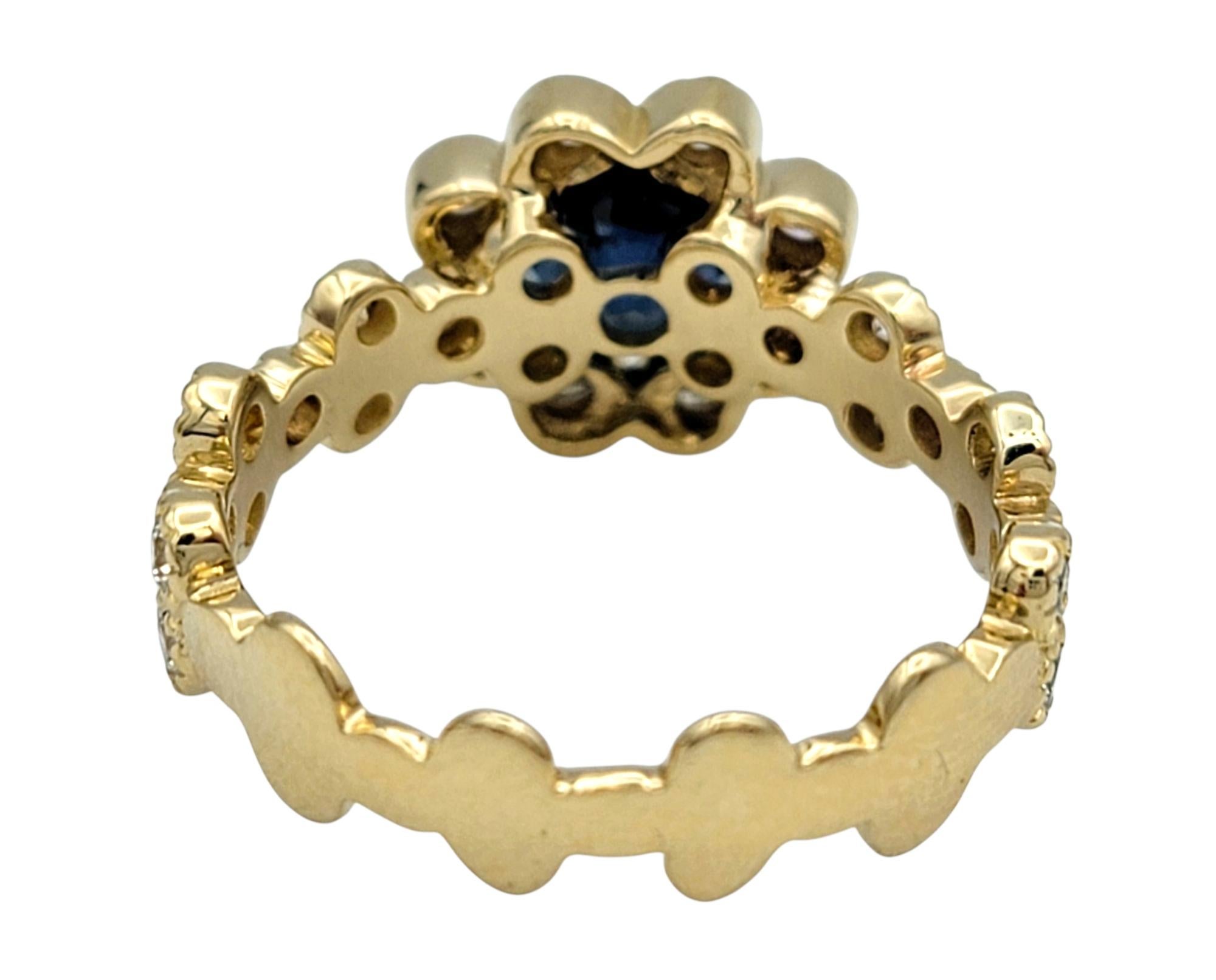 Montana Blue Sapphire and Diamond Halo Flower Motif Ring in 14 Karat Yellow Gold Pour femmes en vente