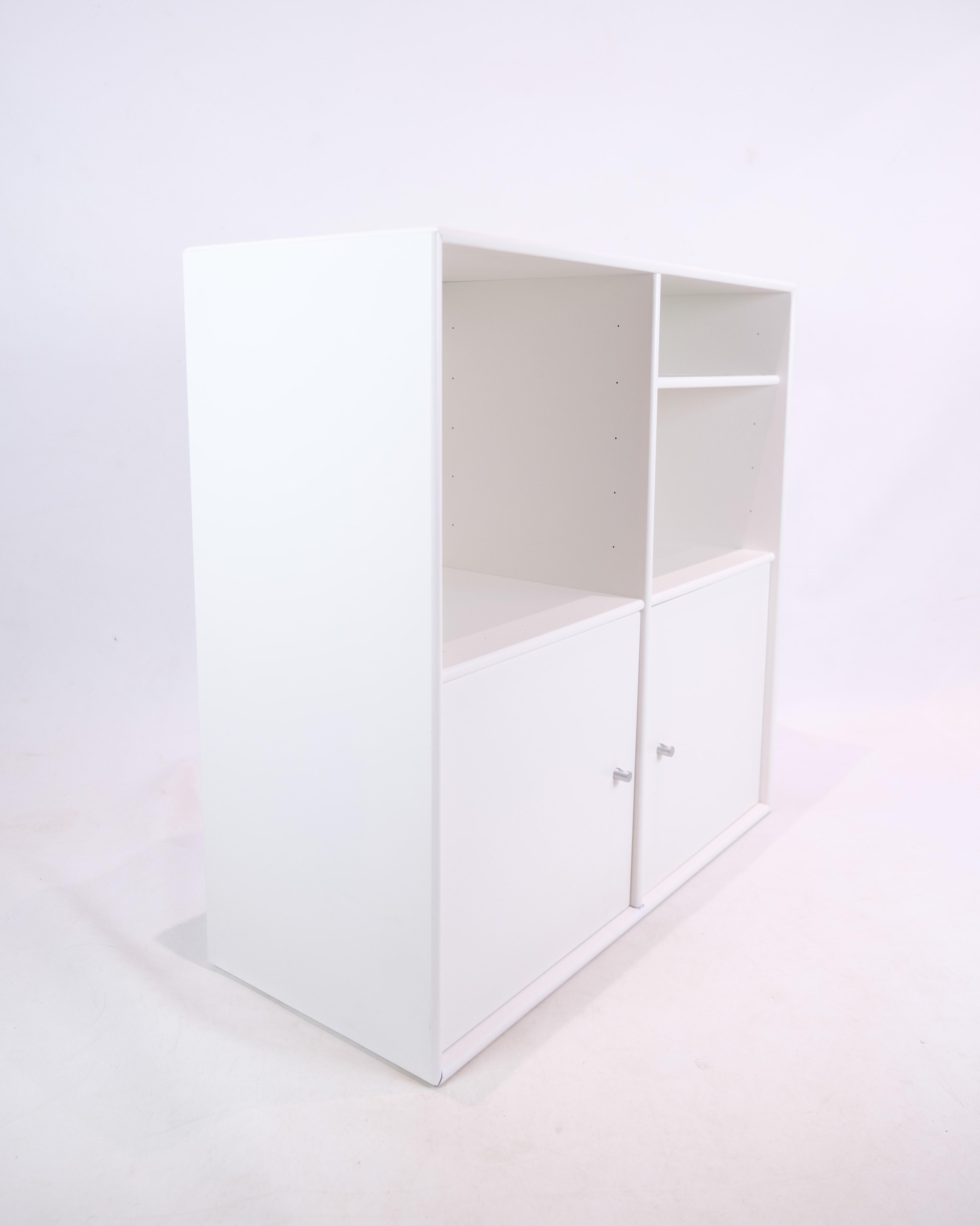 Montana Bookcase Model 1520 In White By Peter J. Lassen In Good Condition For Sale In Lejre, DK