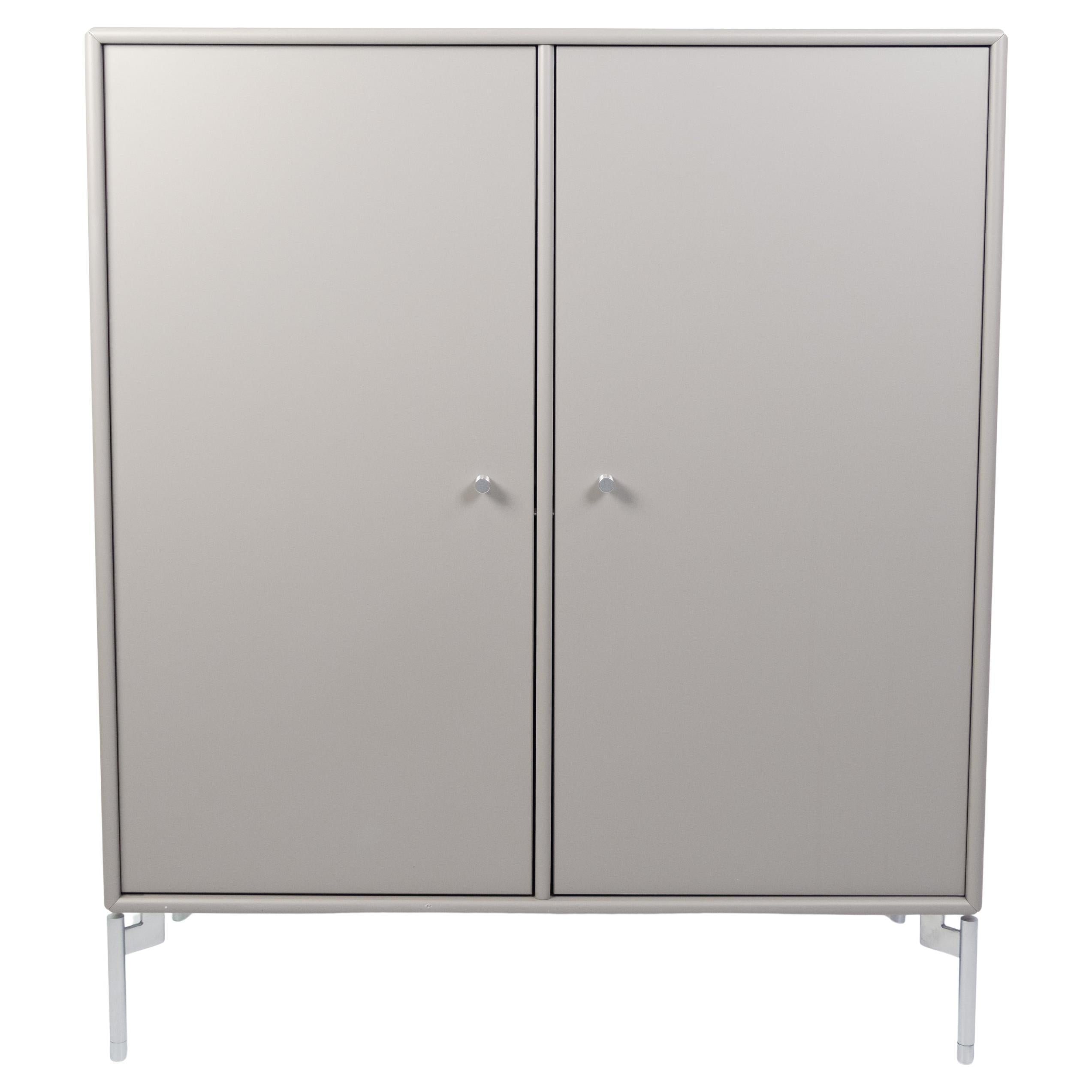 Armario Montana Modelo 1118 Fabricado En Gris Por Peter J. Lassen Para Montana en venta