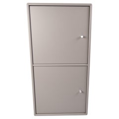 Armario Montana Modelo 1163 Fabricado En Gris Por Peter J. Lassen Para Montana