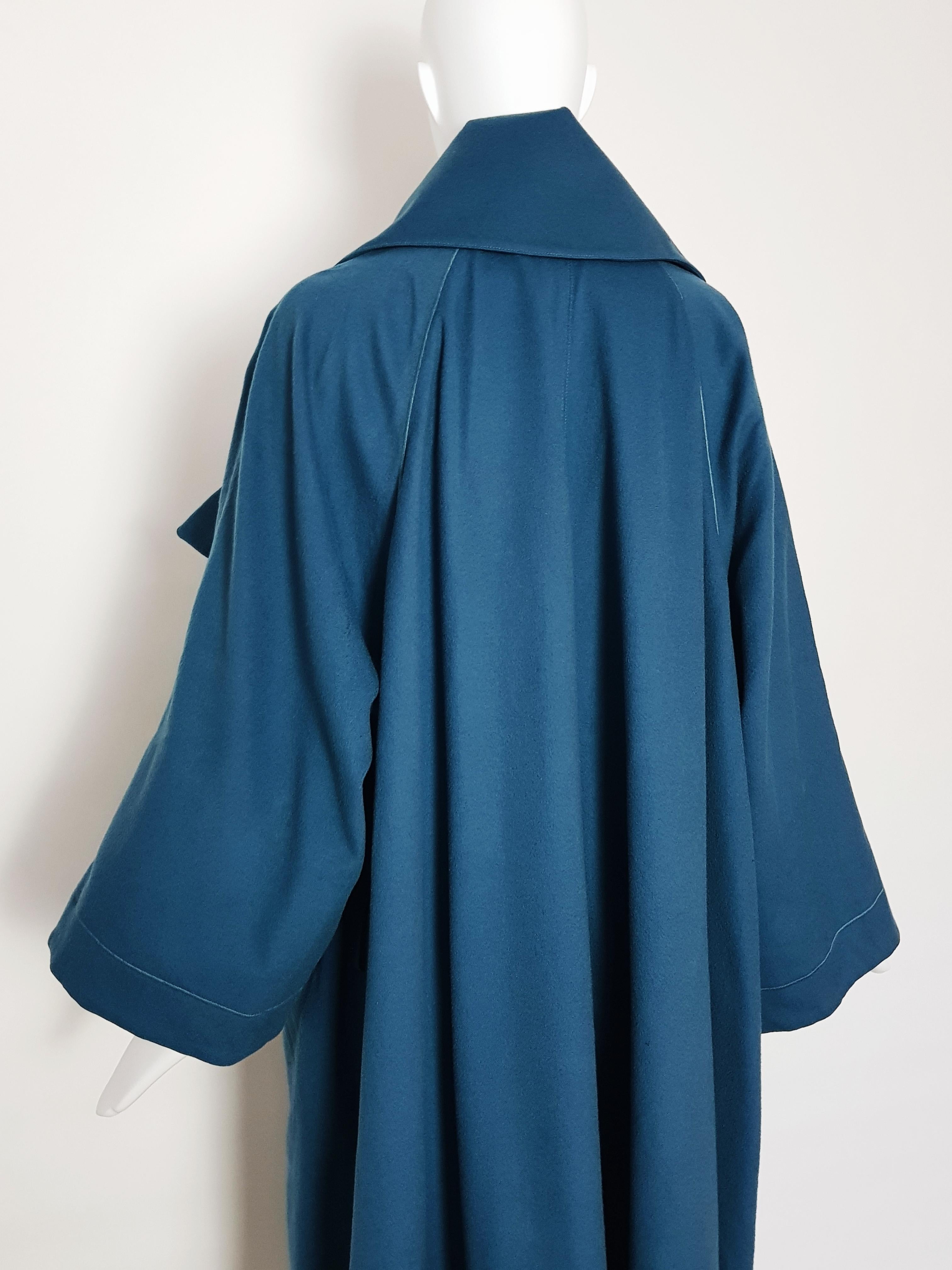 Blue MONTANA FW 1989 oversized cashmere drapé coat For Sale