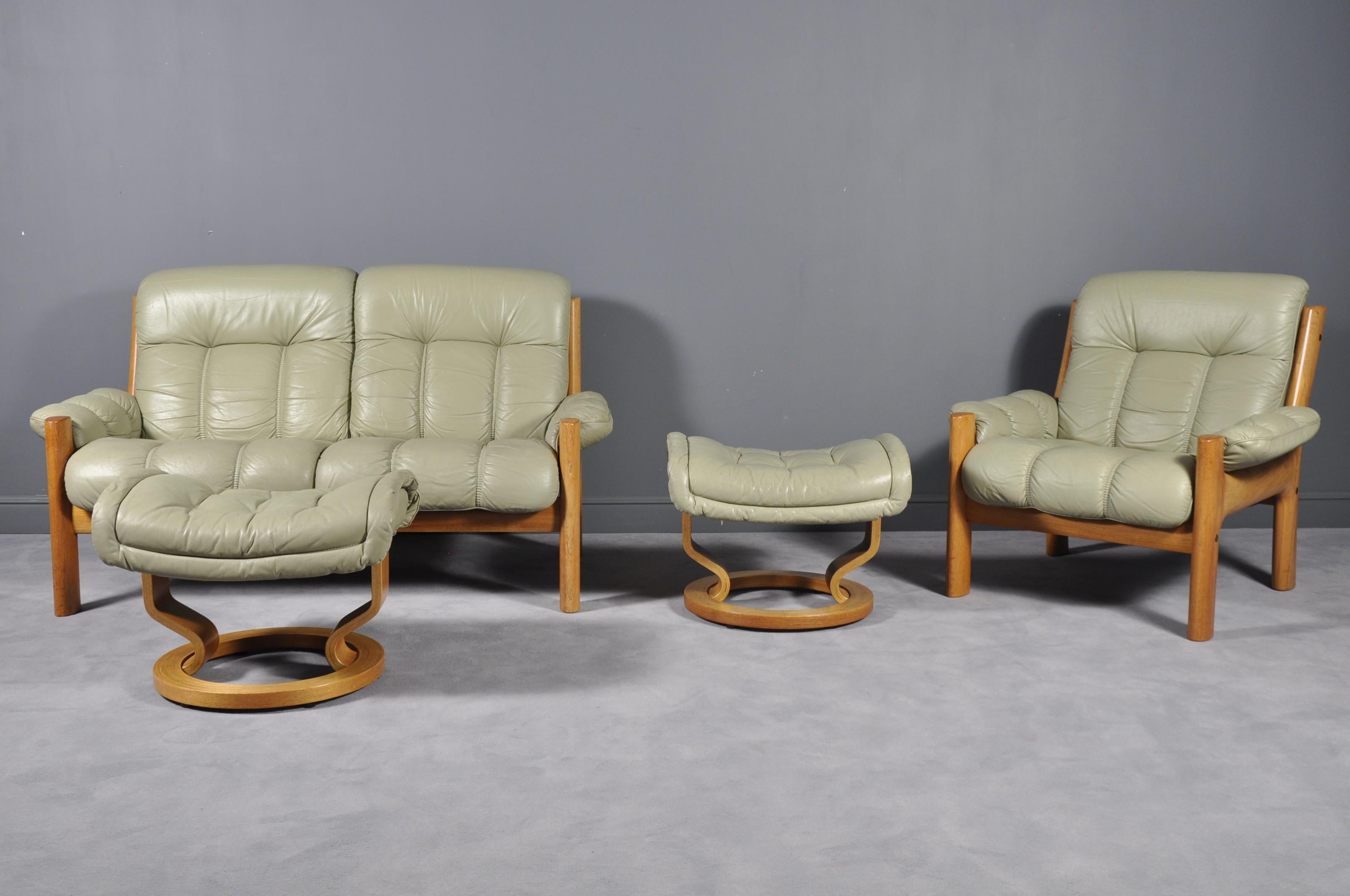 Montana Leather Lounge Chair and Ottoman by J.E. Ekornes, Norway, circa 1970s For Sale 5