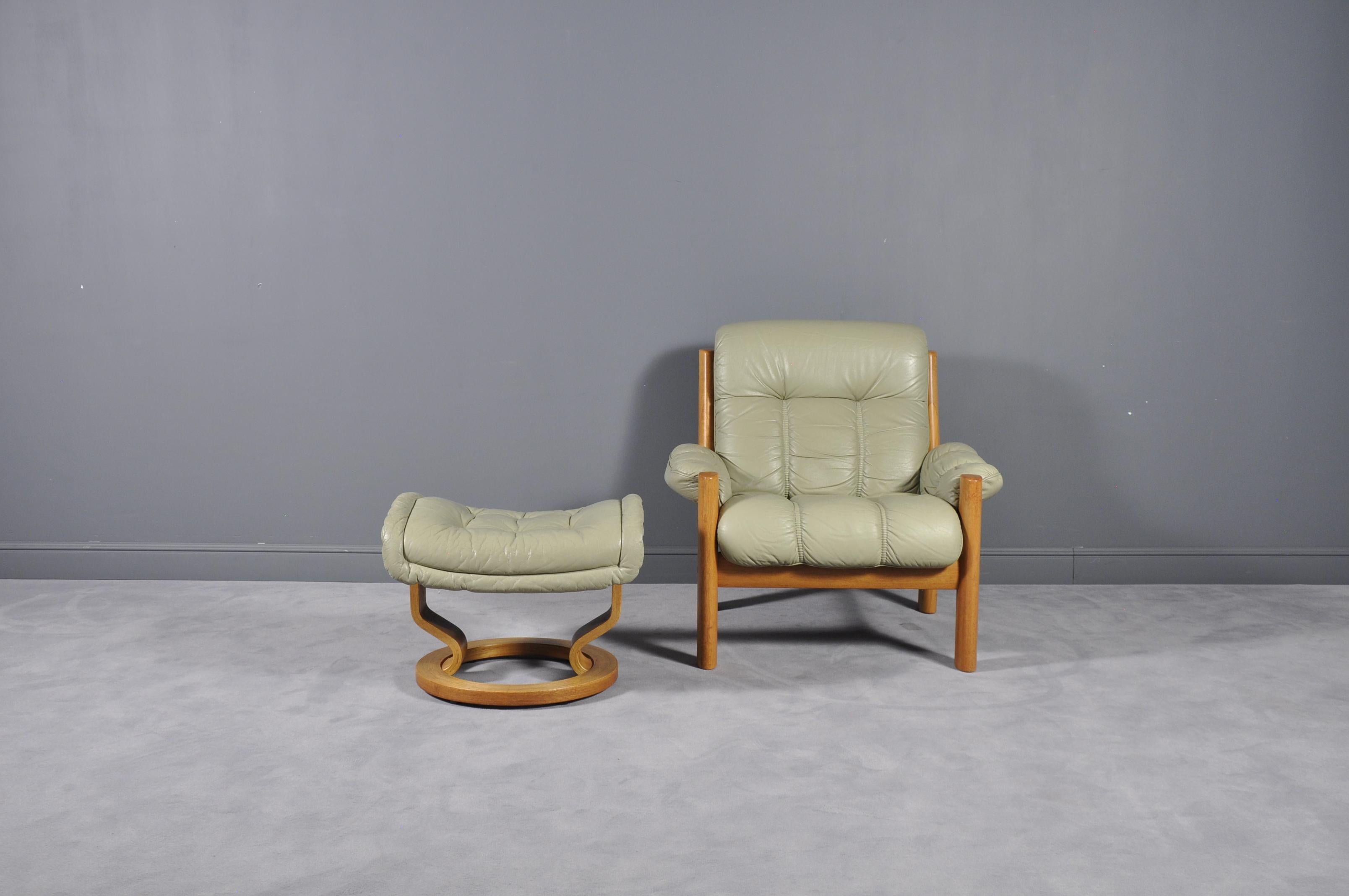 Norwegian Montana Leather Lounge Chair and Ottoman by J.E. Ekornes, Norway, circa 1970s For Sale