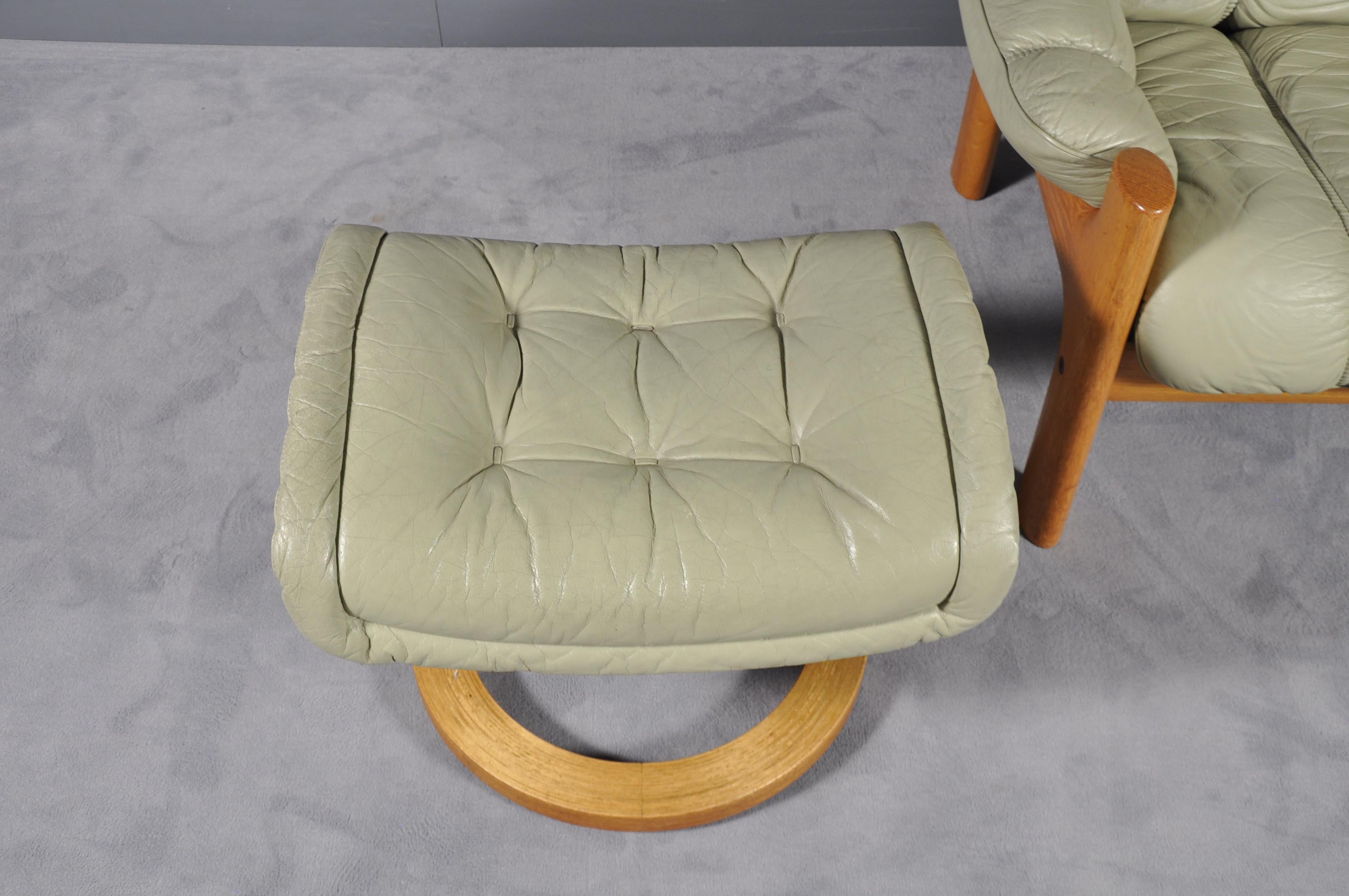 Montana Leather Lounge Chair and Ottoman by J.E. Ekornes, Norway, circa 1970s In Good Condition For Sale In Bucharest, RO