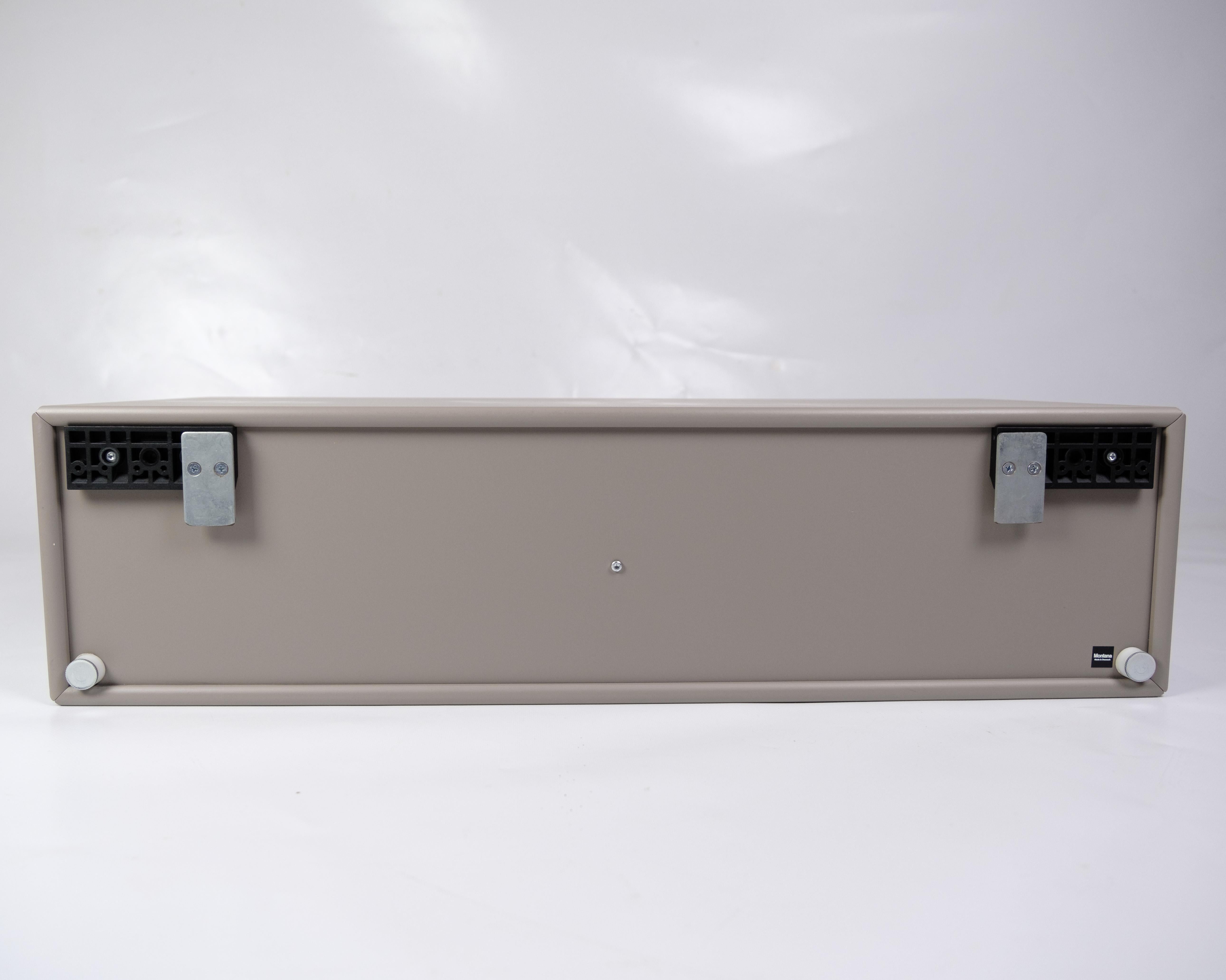 Danese Montana Module Model 7124 Made in Grey di Peter J. Lassen per Montana in vendita
