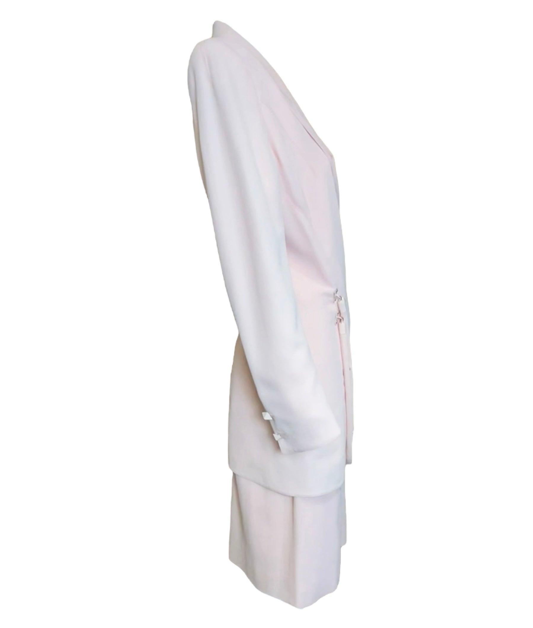 Bold, feminine with a touch of eccentricity- Montana strikes again with this fabulous 80s ensemble. Powder pink with a corded half-loop accent gives interest to the movement of the ensemble. Three metal rings accent the cord, matching the metal