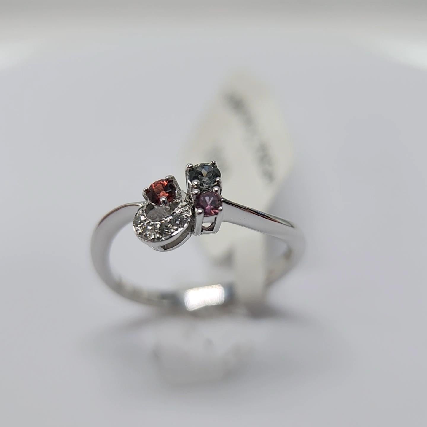Montana Sapphire and Diamond Ring 18 Karat White Gold For Sale 5