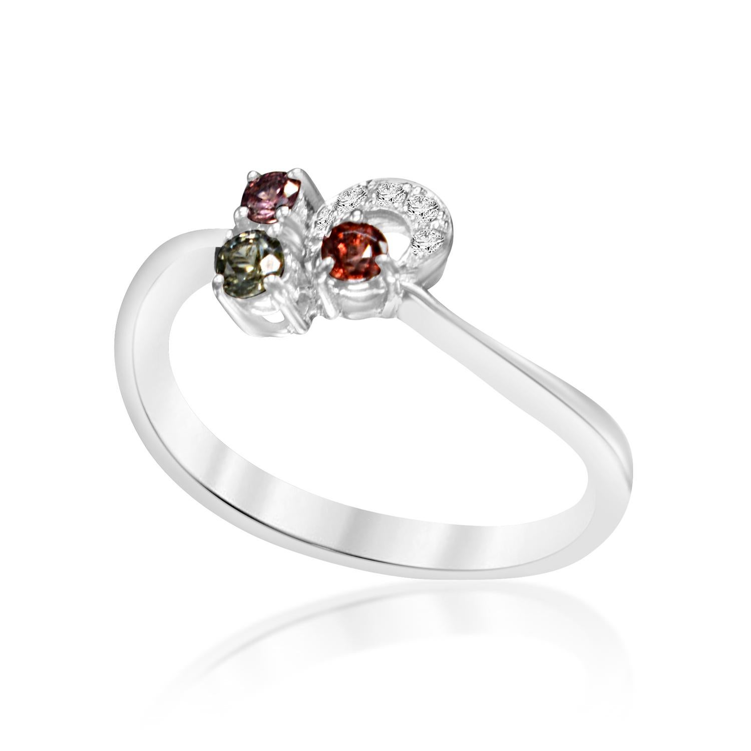 Montana Sapphire & Diamond Ring 
18K White Gold weight 2.70 Grams
Mix color shades of 