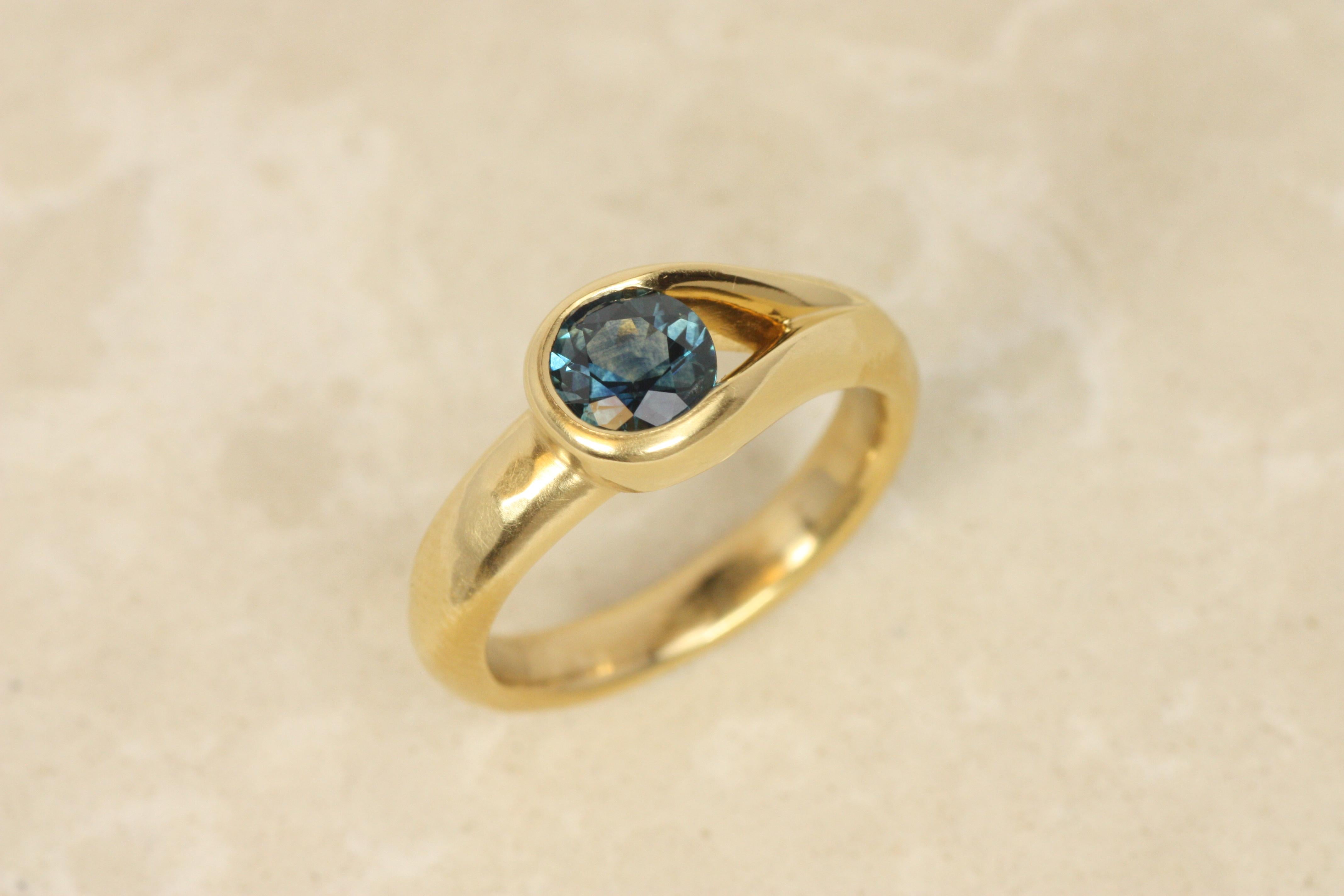 Artisan Montana Sapphire Asymmetrical Split-Shank Solitaire Ring in 22K Gold by Bracken For Sale