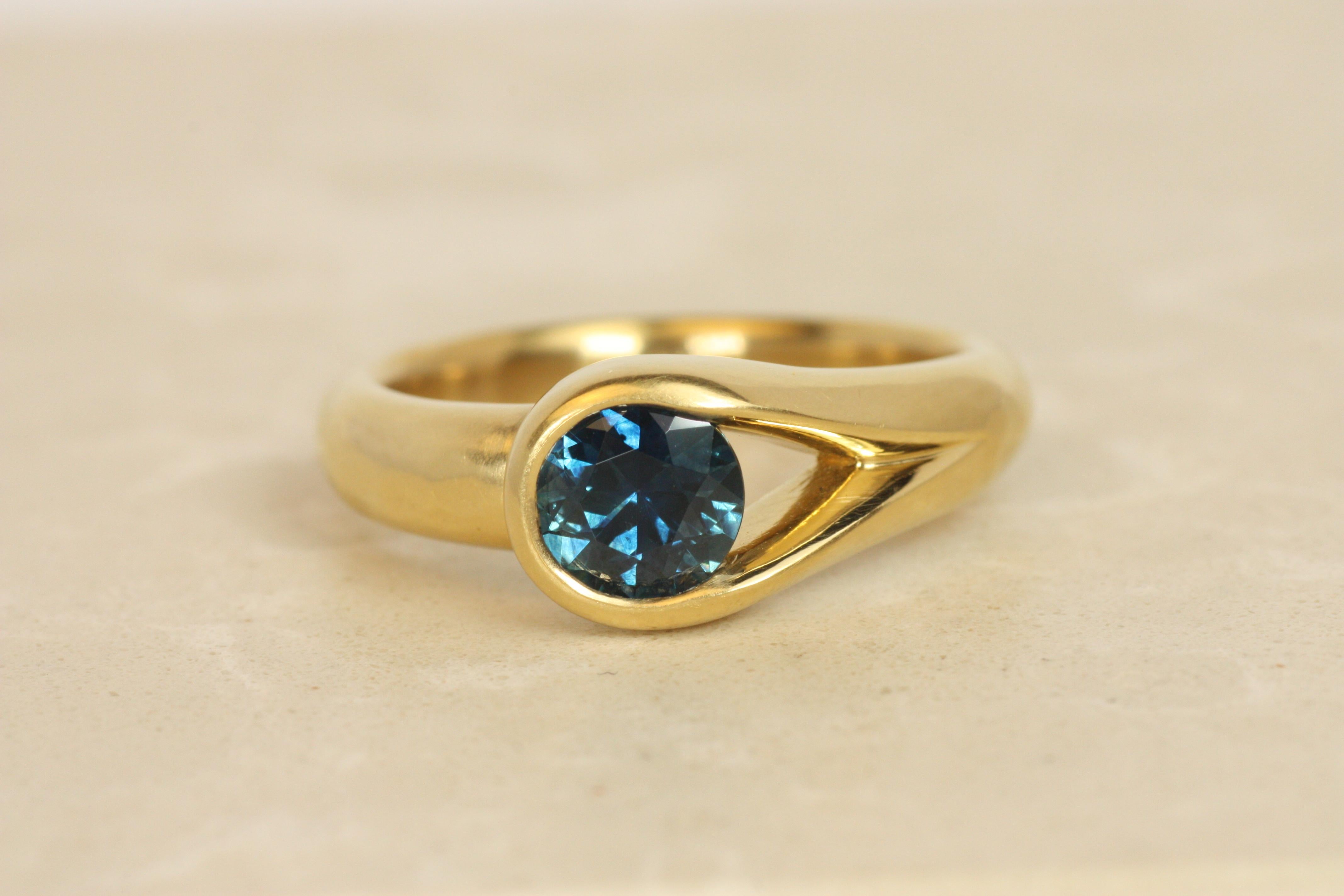Women's Montana Sapphire Asymmetrical Split-Shank Solitaire Ring in 22K Gold by Bracken For Sale