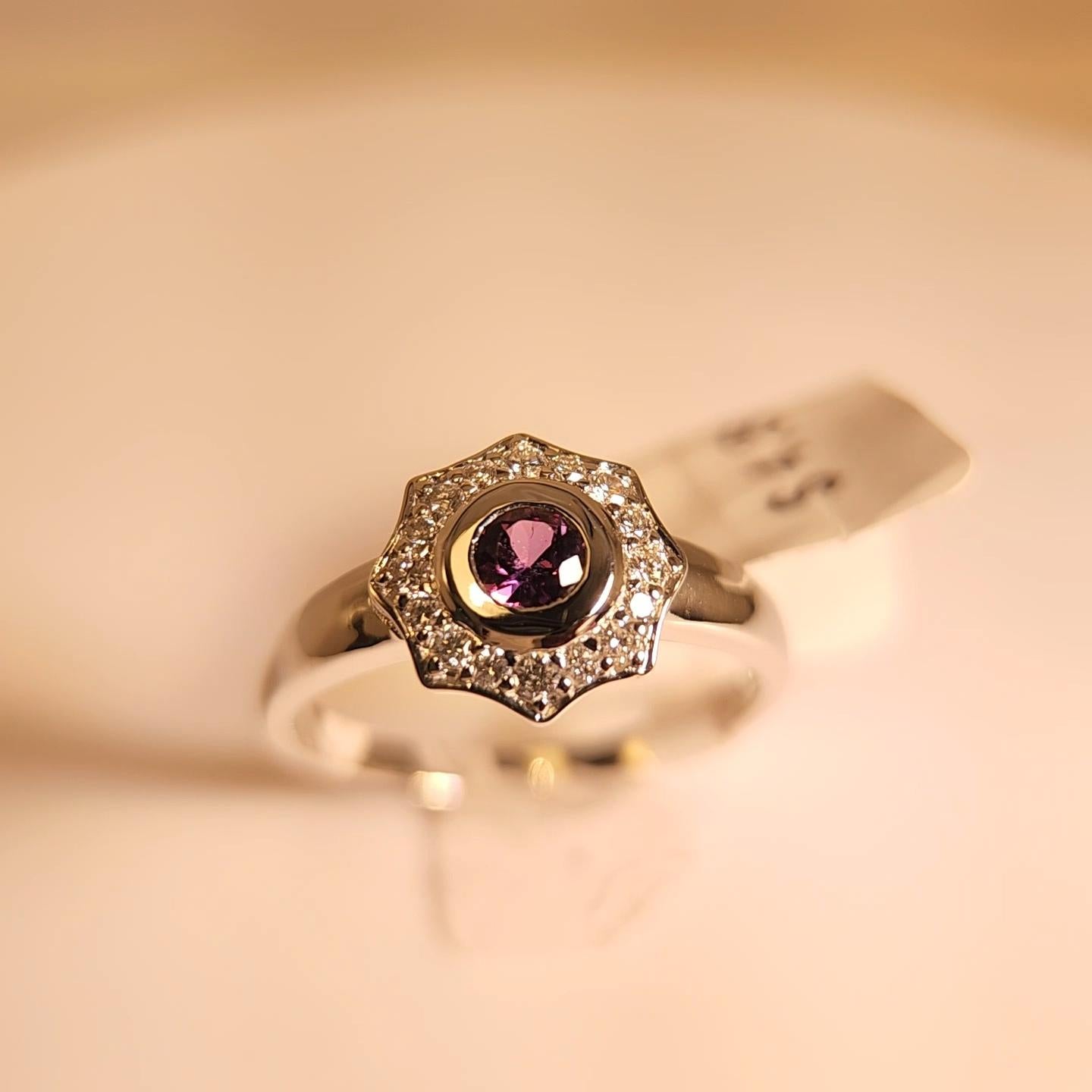 Anello con fiore di zaffiro del Montana e diamanti in oro bianco 18 carati in vendita 7