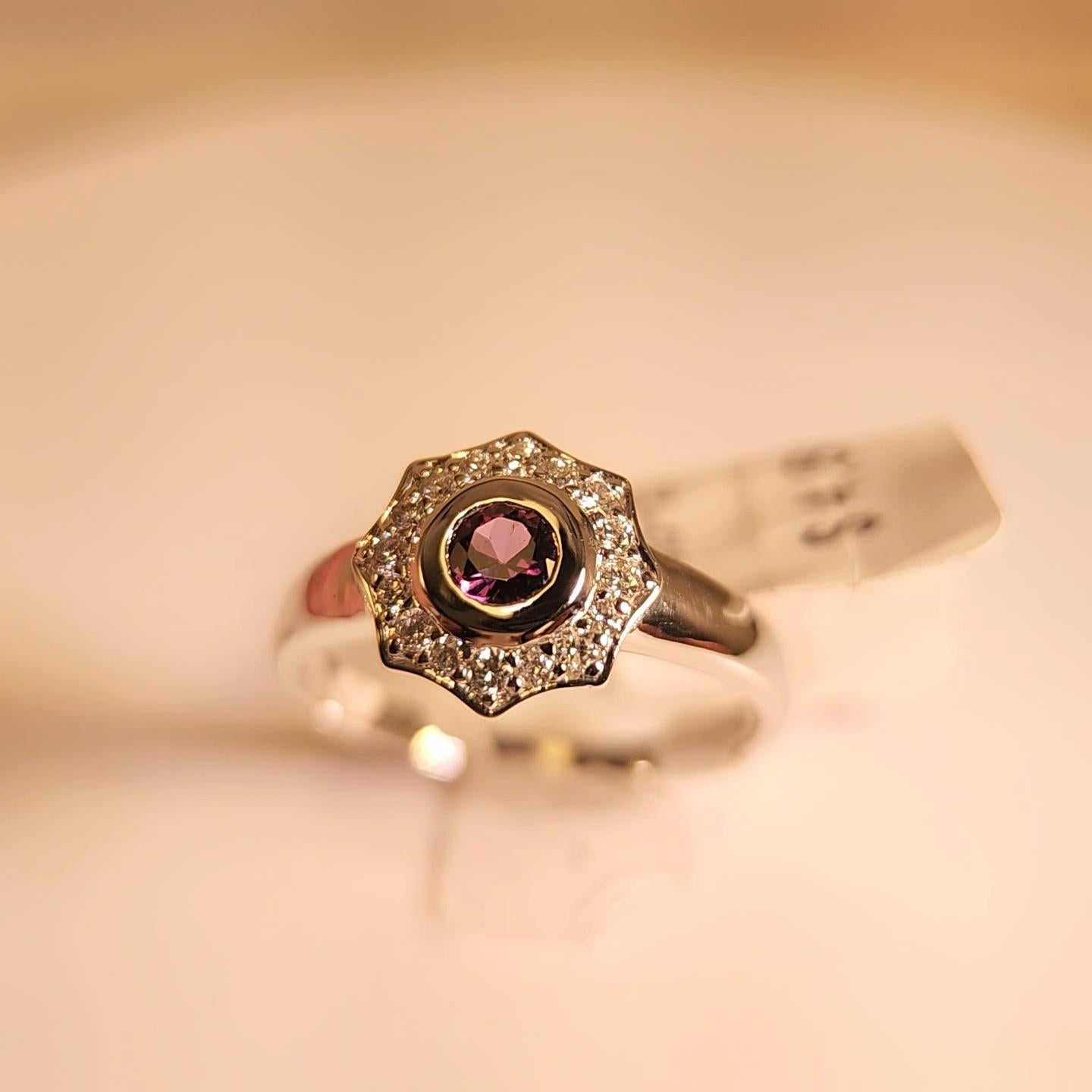 Anello con fiore di zaffiro del Montana e diamanti in oro bianco 18 carati in vendita 10