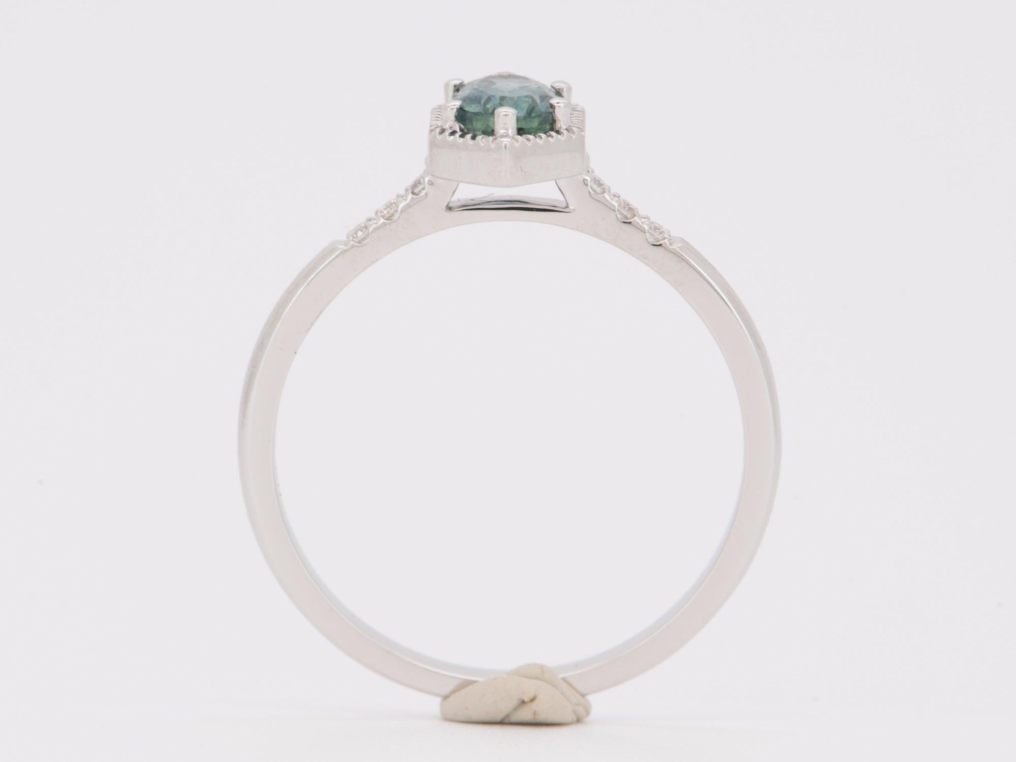 Bague de fiançailles en or blanc 14 carats avec saphir du Montana à monture hexagonale R6757 Neuf - En vente à Osprey, FL