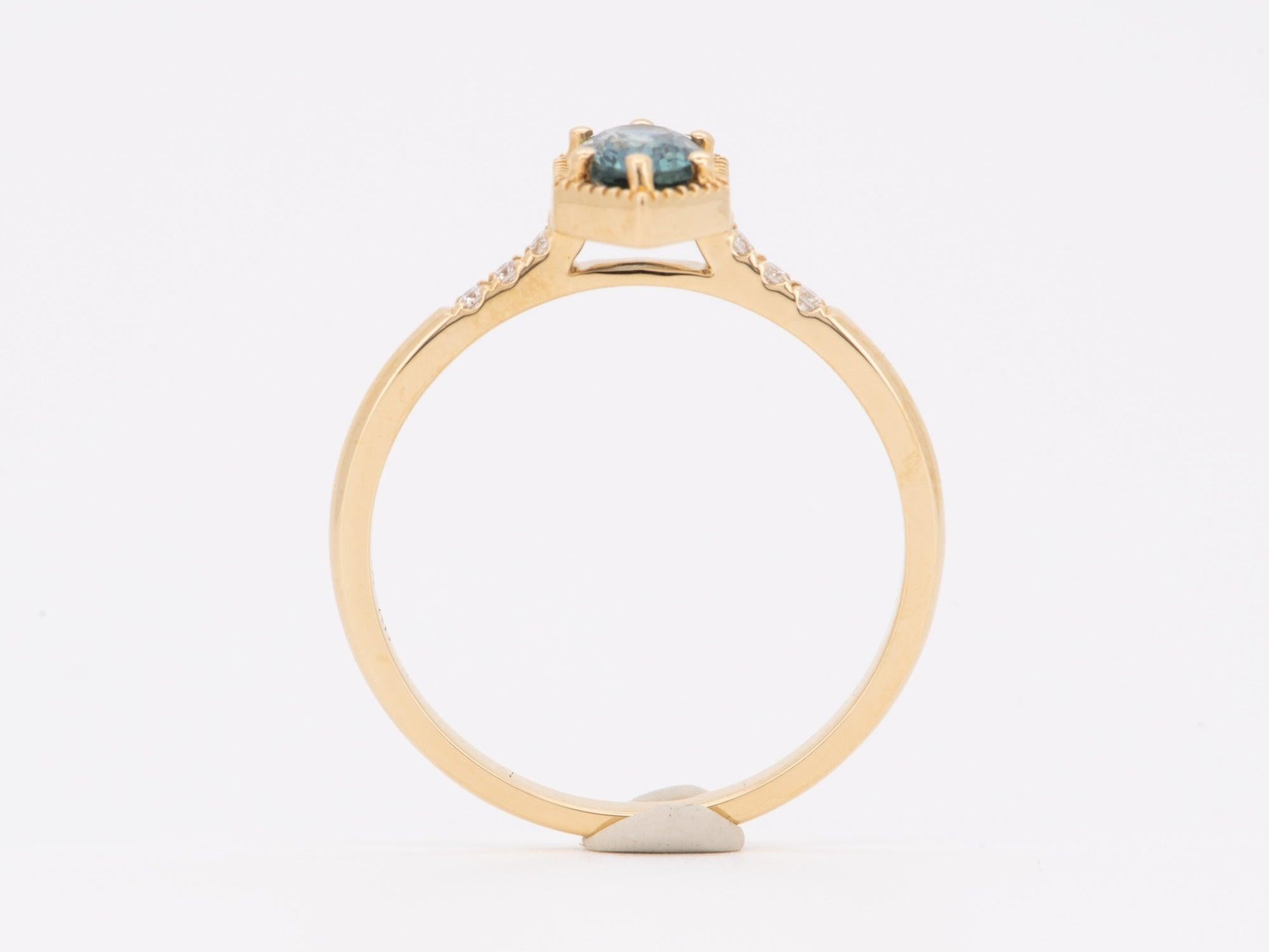Bague de fiançailles en or jaune 14 carats avec saphir du Montana à monture hexagonale R6758 Neuf - En vente à Osprey, FL