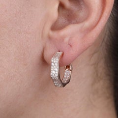 Orecchini a cerchio Montblanc 4810 con diamanti da 2 carati, in oro rosa 18 carati con pavé di diamanti a forma di stella