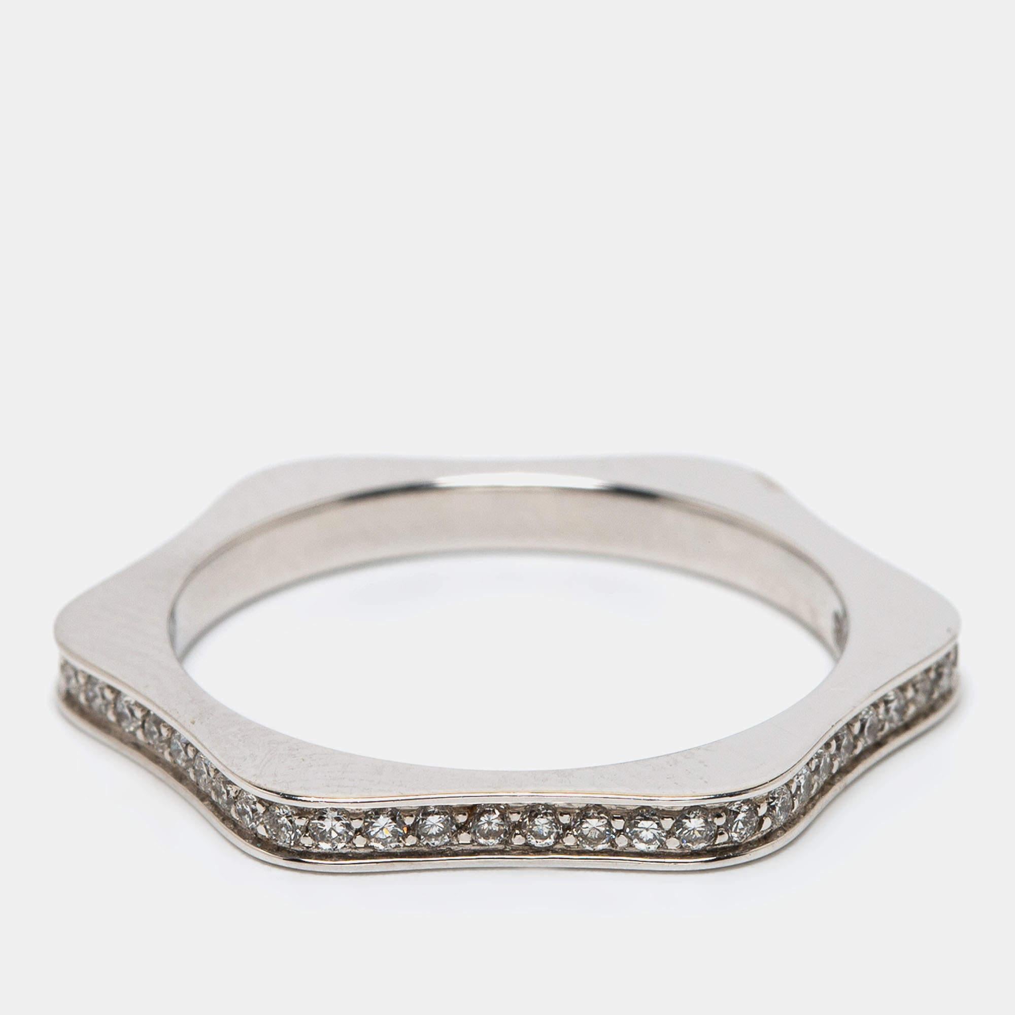 The fine workmanship, use of precious metals, and unique appeal make this fine jewelry ring a fabulous purchase. It's a worthy investment.

Includes: Original Box, Original Case, Original Pouch

