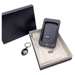 Set di accessori Montblanc con portachiavi in acciaio inossidabile e custodia in pelle nera