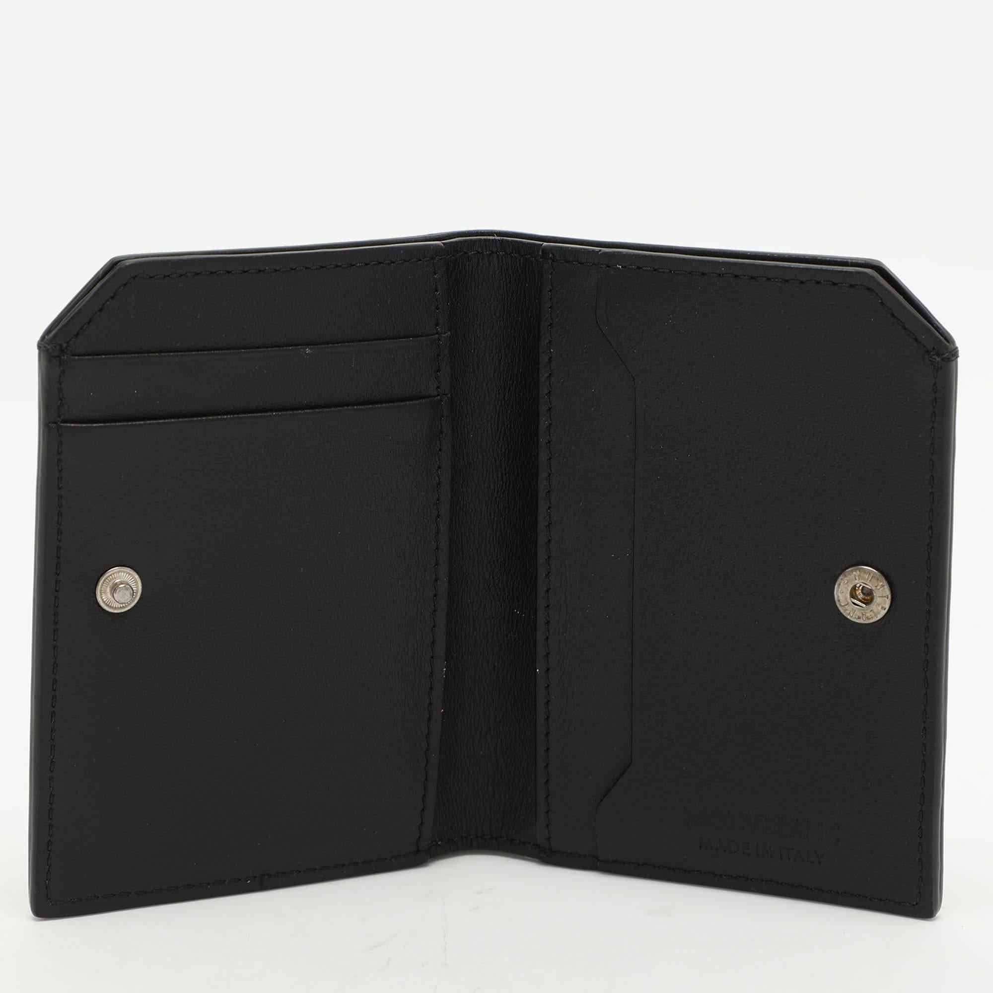 This designer wallet is an immaculate balance of sophistication and rational utility. It has been designed using prime quality materials and elevated by a sleek finish. The creation is equipped with ample space for your monetary essentials.