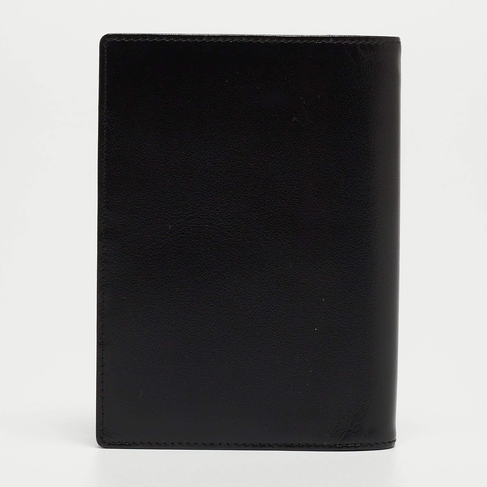 Montblanc's collection of exquisite, functional designs includes this Meisterstück pocket notebook. Made from black leather, the functional accessory brings a simple design of card slots and a notepad.

Includes: Original Box, Notebook

