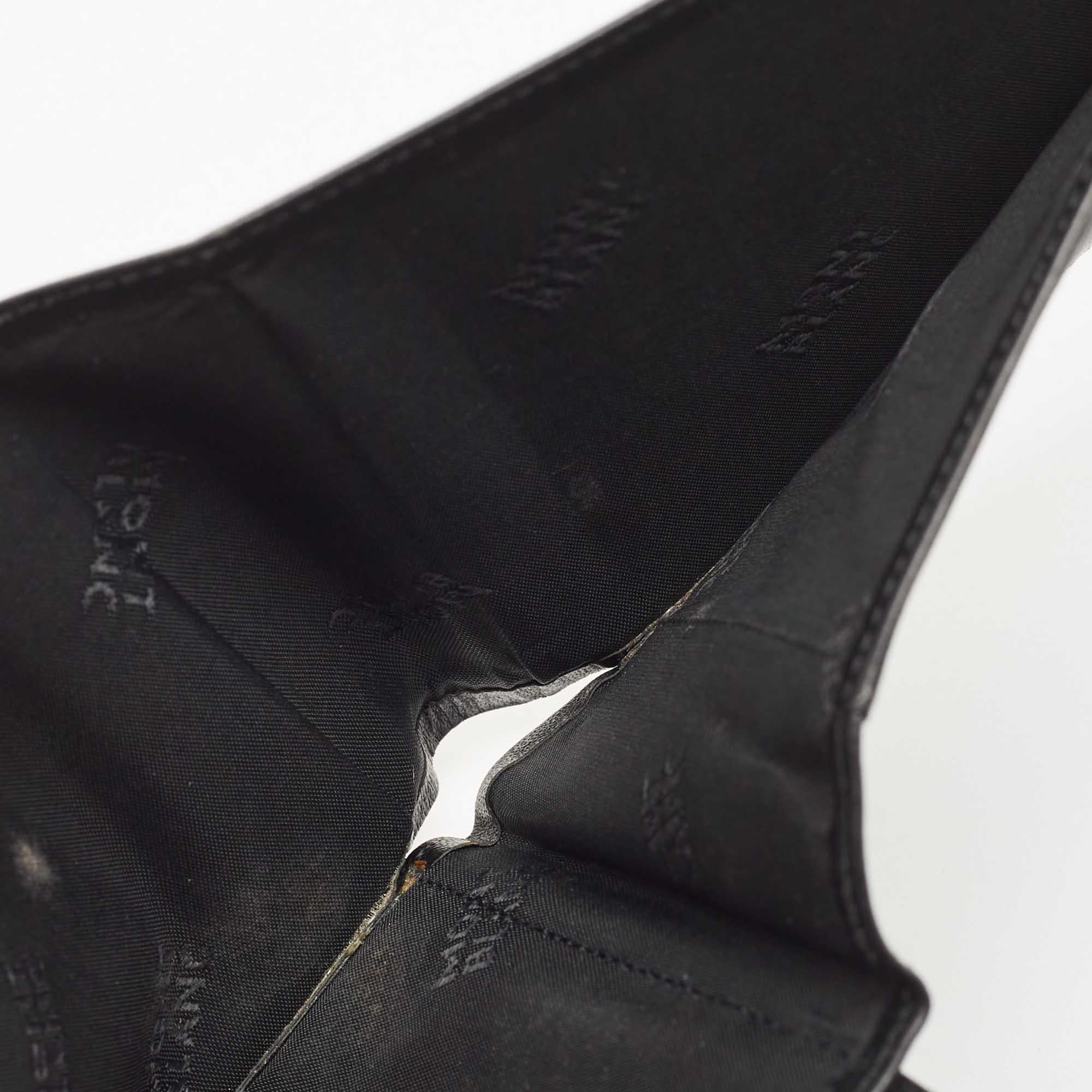 Montblanc Black Leather Miesterstuck Bifold Wallet In Fair Condition In Dubai, Al Qouz 2