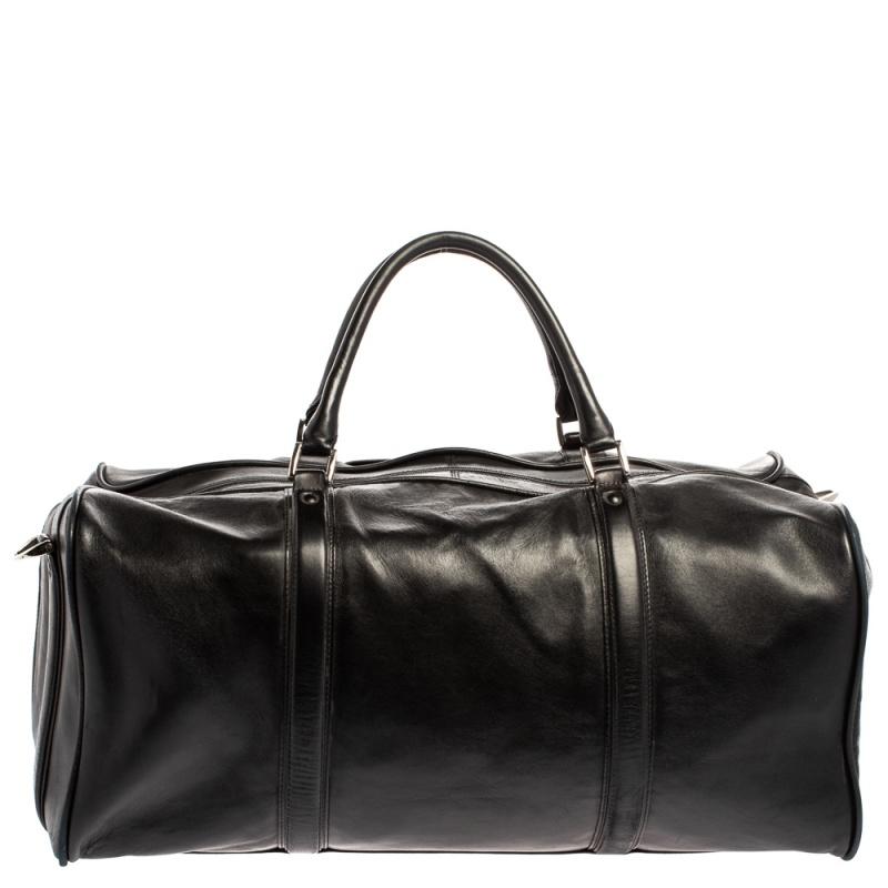 A fine bag to carry on your travels is this one by Montblanc. It is finely presented in black leather and equipped with two handles and a spacious interior to house all your essentials.

Includes: Shoulder Strap
