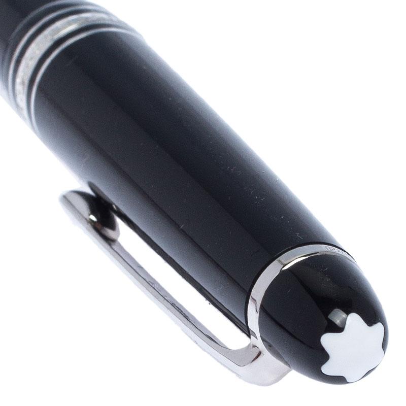 Montblanc brings you this lovely ballpoint pen that has been made from resin and fitted with silver-tone finish metal. It has a pocket clip and the star logo on the top. Filled with black ink, the pen is a creation that defines quality craftsmanship