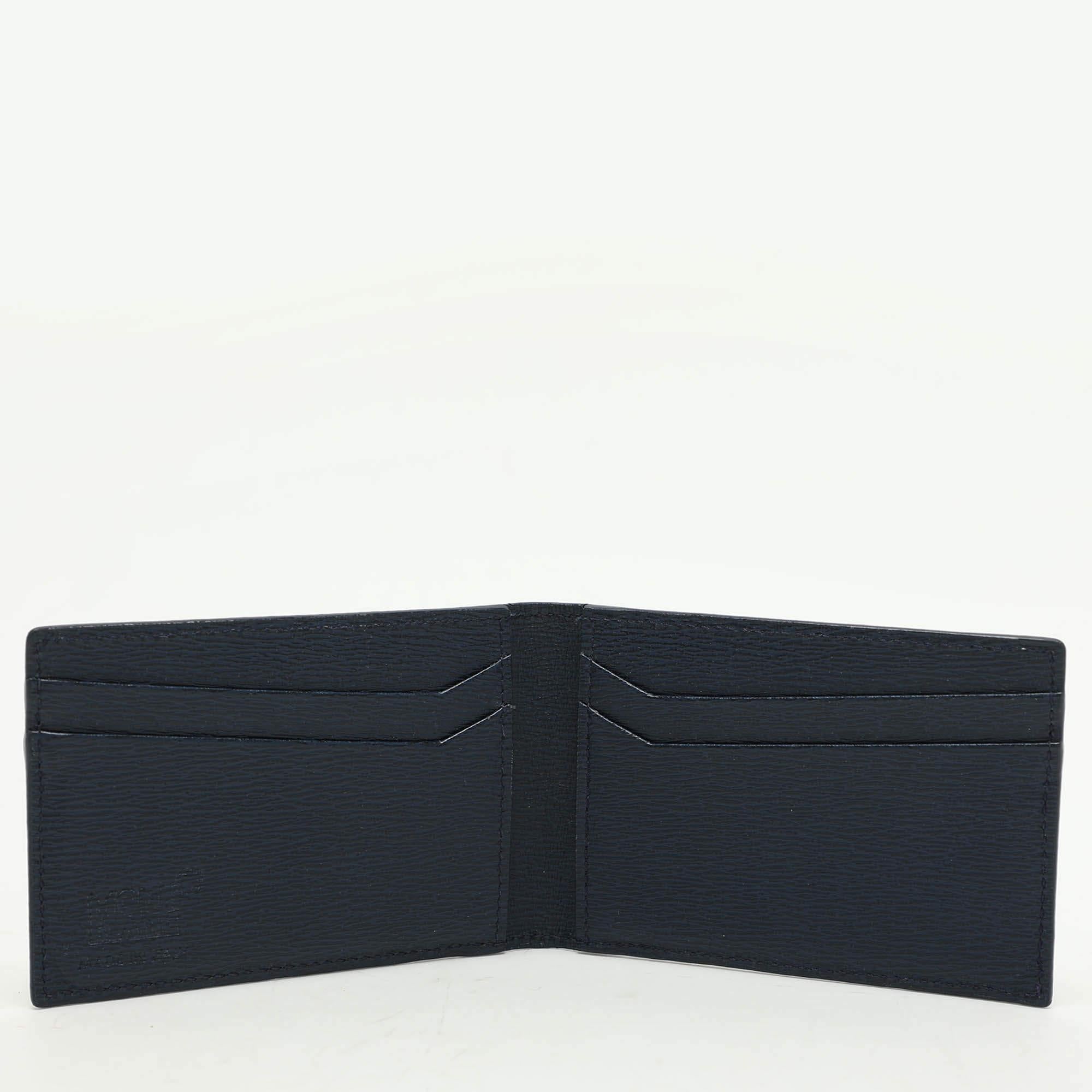 Montblancs cardholder is a wonderful accessory to add to your everyday style essentials. It is crafted with care and finished with the brand logo.