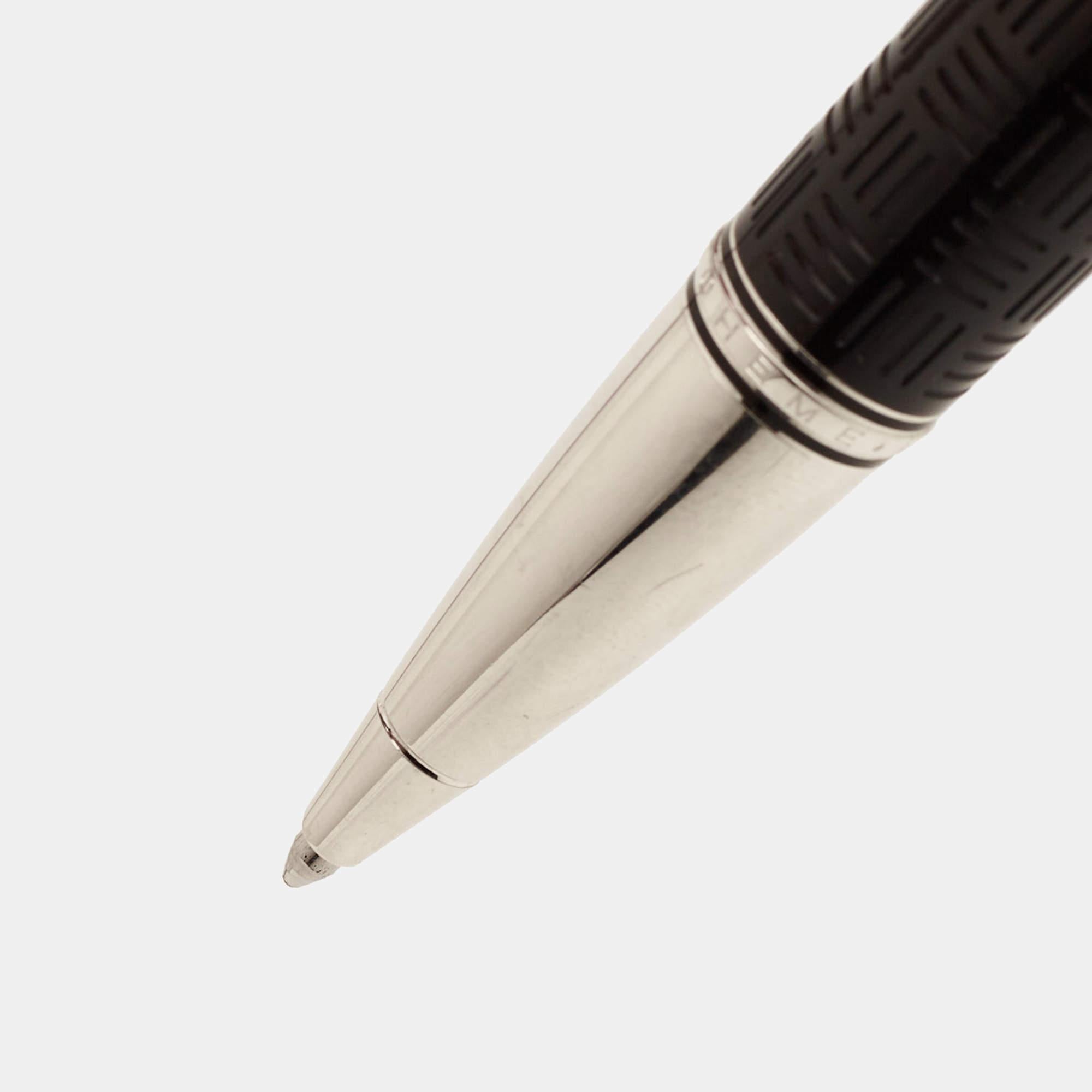 Part of the Boheme collection by Montblanc, this ballpoint pen features a precious resin body with silver-tone metal fittings. It has the iconic star symbol at the top for an unmissable look.

