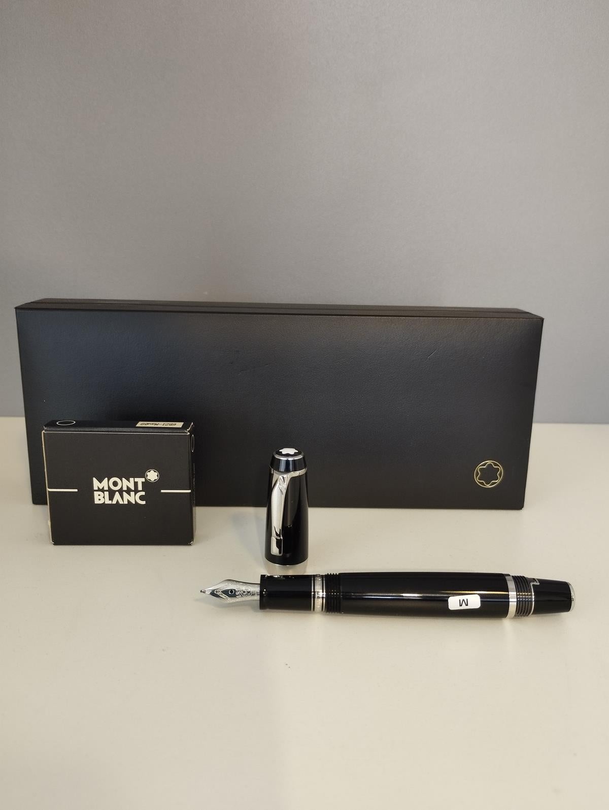 Montblanc Bohème fountain pen
With box and 6 ink cartridges
The pen is in 