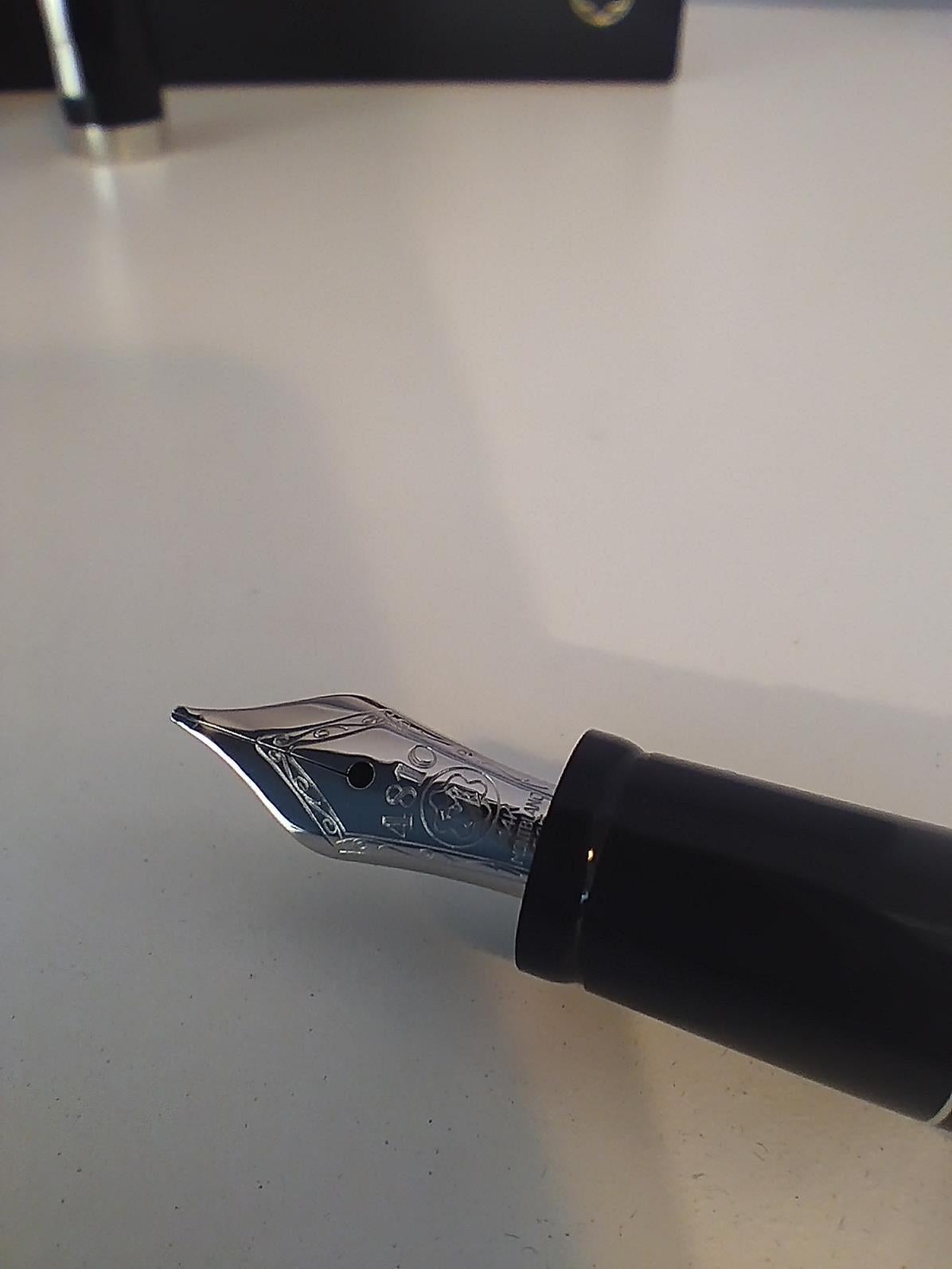 Women's or Men's Montblanc Bohème Platinum Fountain Pen For Sale