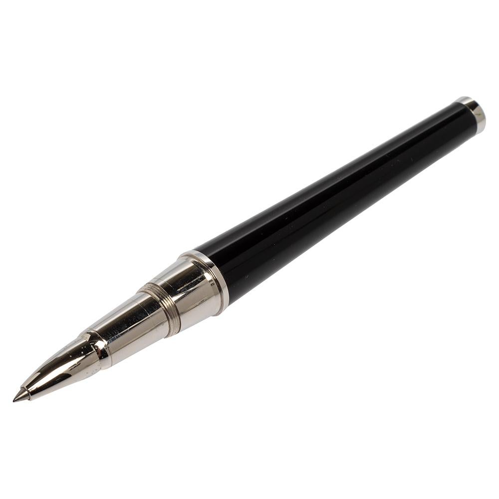 This Montblanc Etoile rollerball pen is classic and stylish and makes for a great gifting option. It is rendered in a black resin body with platinum-finish metal trims. The cap features a Montblanc star emblem-shaped diamond which is set in a black