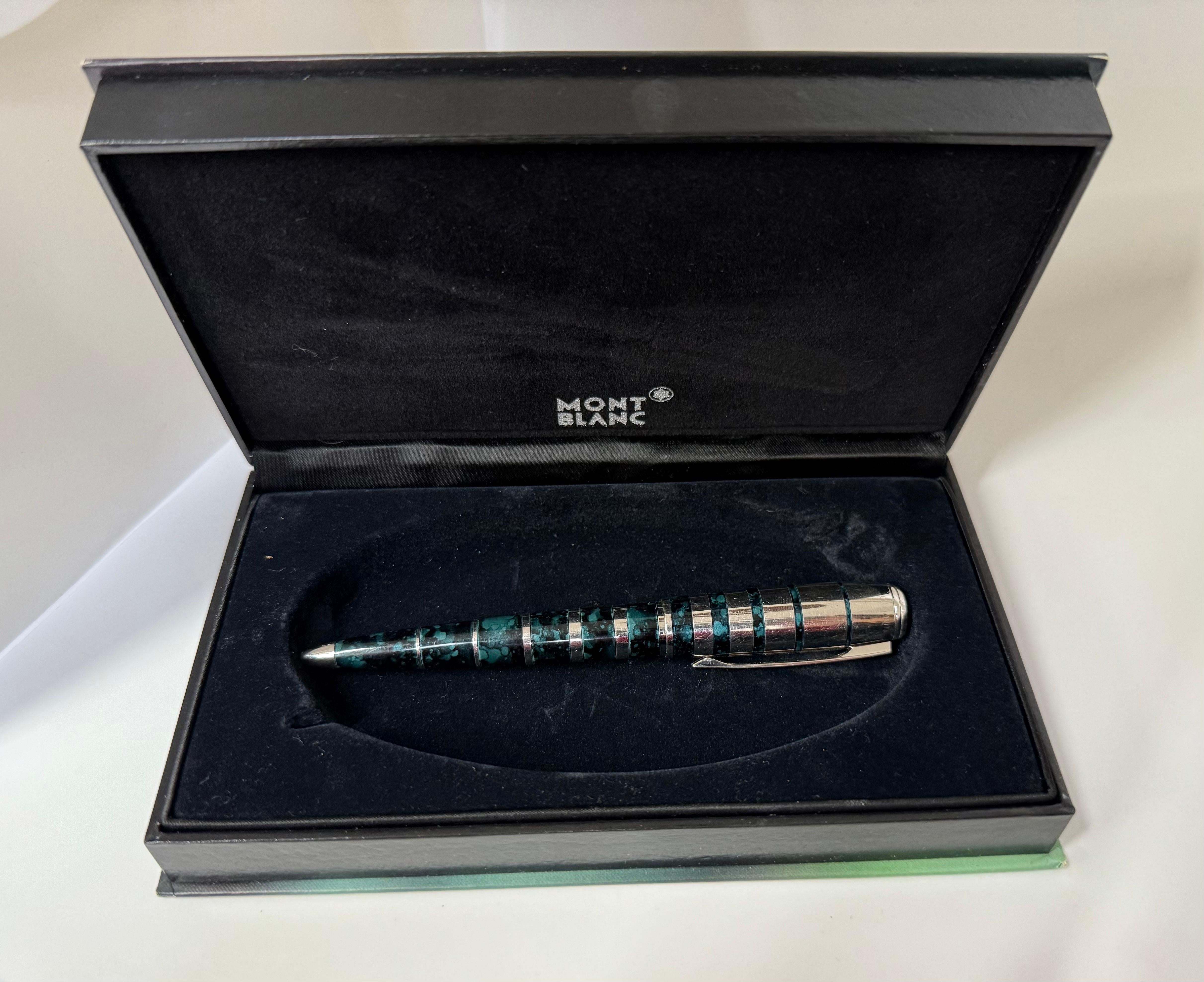 
Penna a sfera Montblanc Writers Edition George Bernard Shawe, edizione limitata 2008: 

Un tributo alla genialità del drammaturgo premio Nobel George Bernard Shaw, questa penna a sfera Montblanc Writers Edition cattura lo spirito della sua arguzia