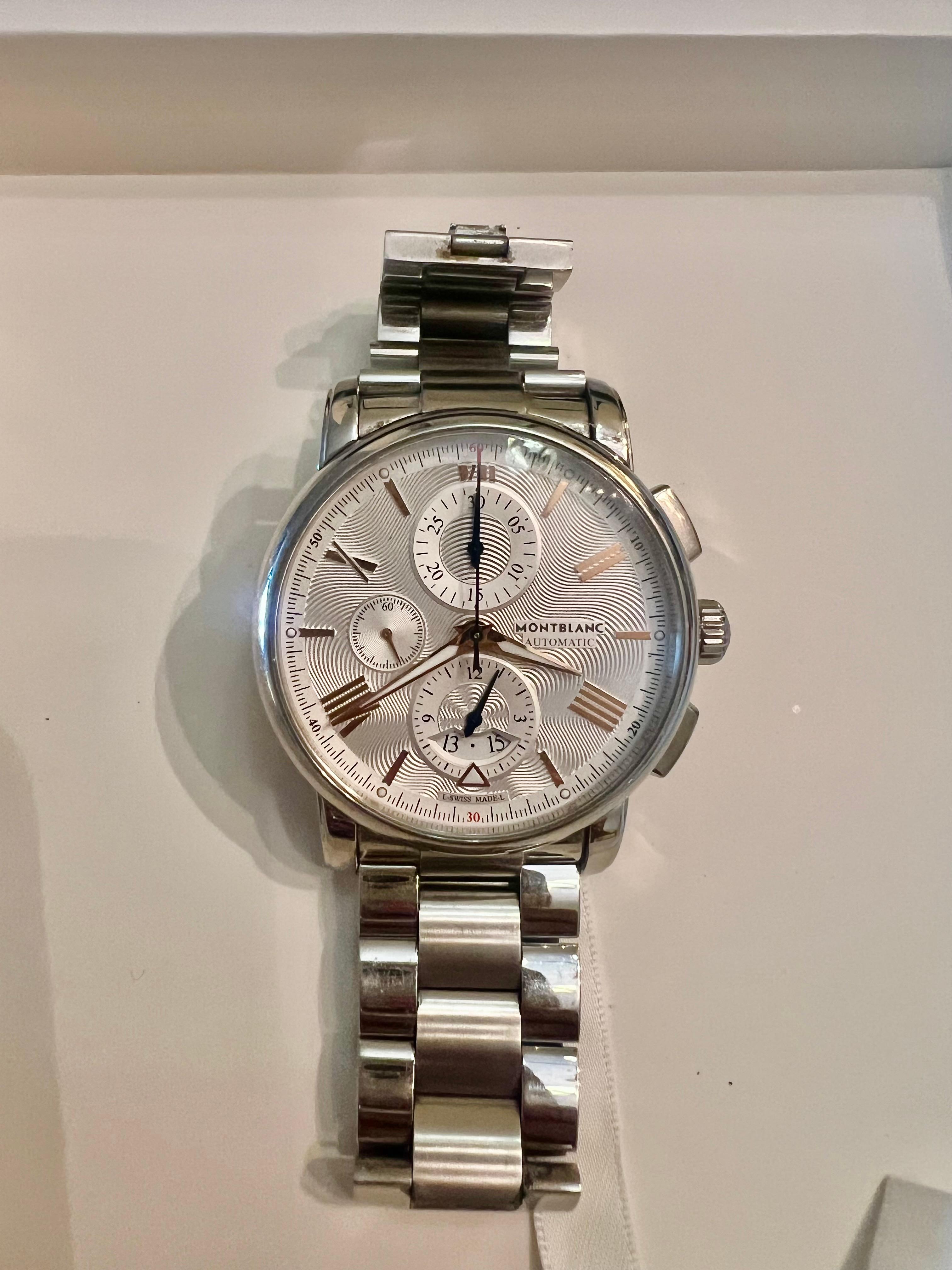 Montblanc Gris Oro Rosa 18K Acero inoxidable TimeWalker 107321 
Una silueta atemporal fabricada con materiales de alta calidad y repleta de precisión y lujo hace de este reloj de pulsera la elección perfecta para dar un acabado sofisticado a