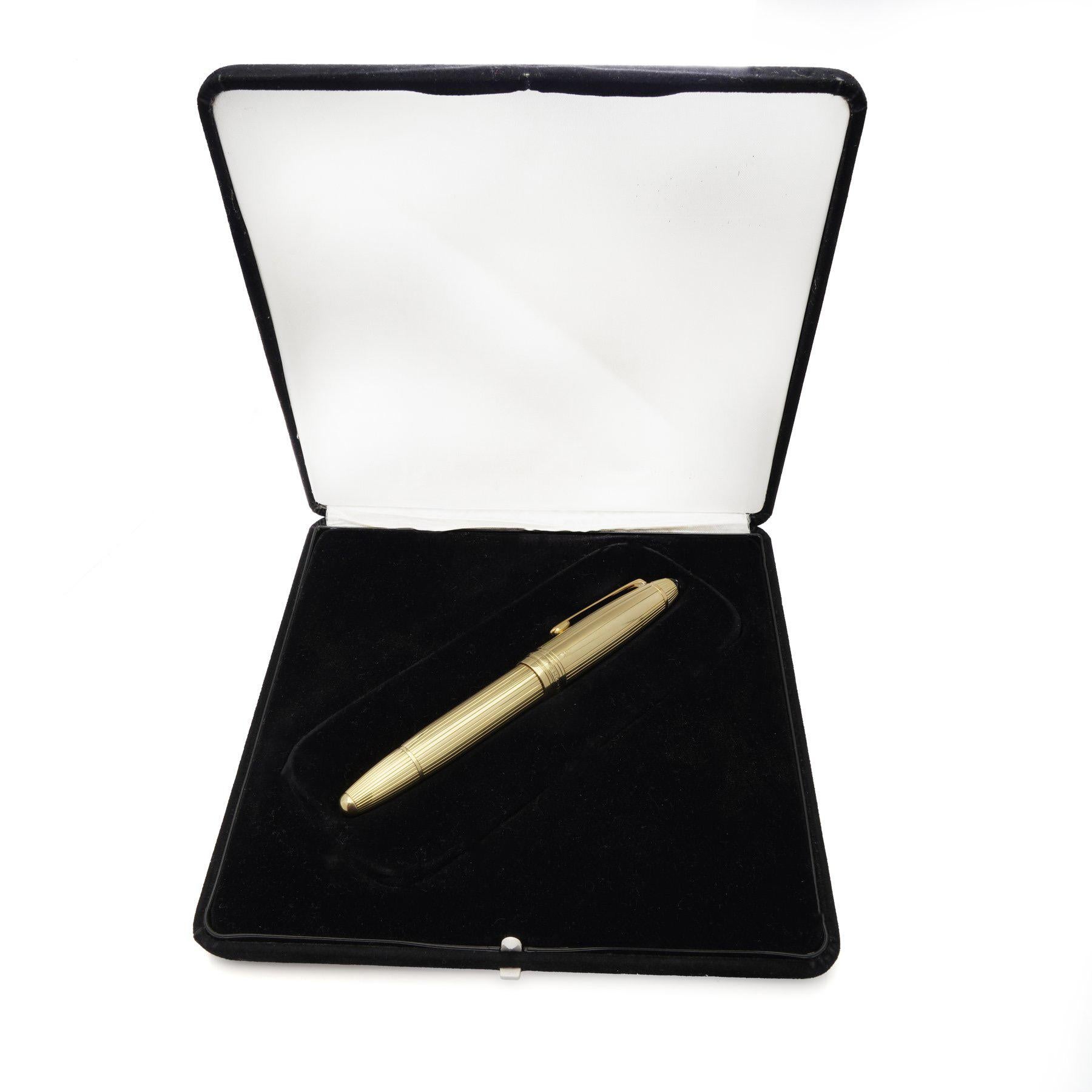 A Montblanc Meisterstück 149 Solitaire fountain pen crafted in solid 18kt gold, marked 