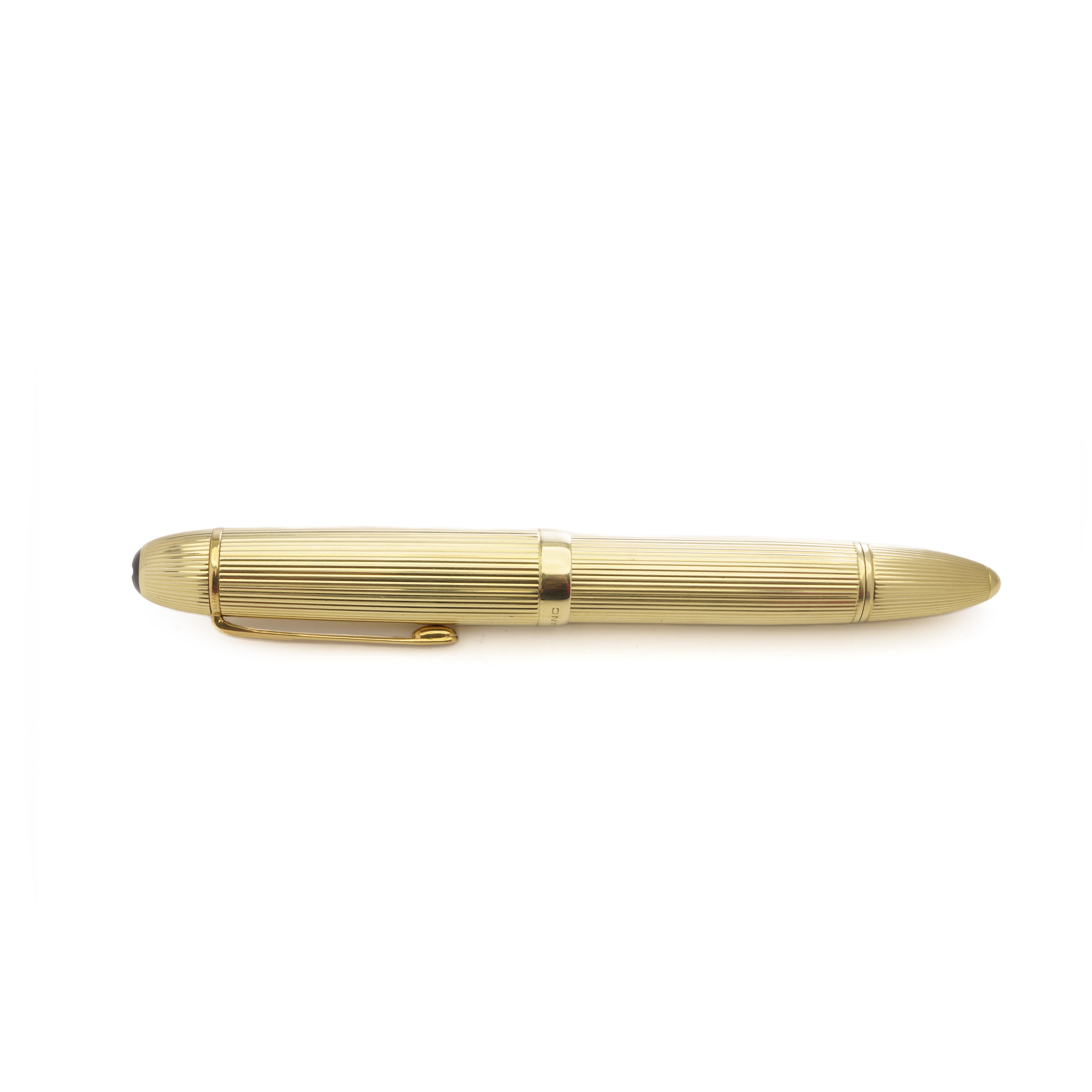 Montblanc Meisterstück 149 Solitaire fountain pen crafted in solid 18kt gold 2