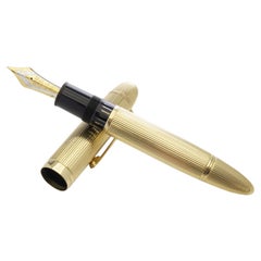 Montblanc Meisterstück 149 Solitaire fountain pen crafted in solid 18kt gold
