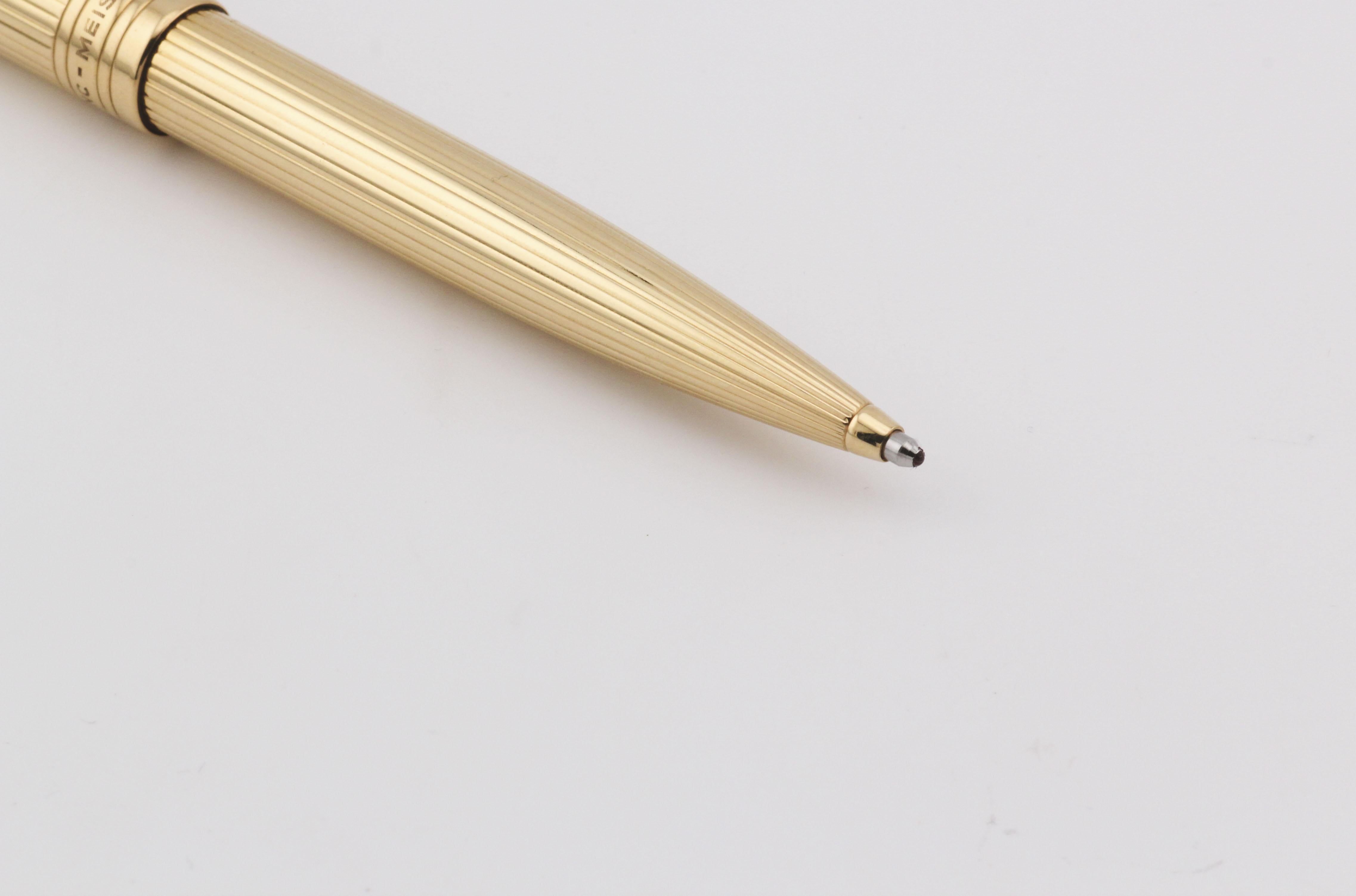 Montblanc MEISTERSTÜCK Stylo à bille en or jaune 18 carats en vente 3