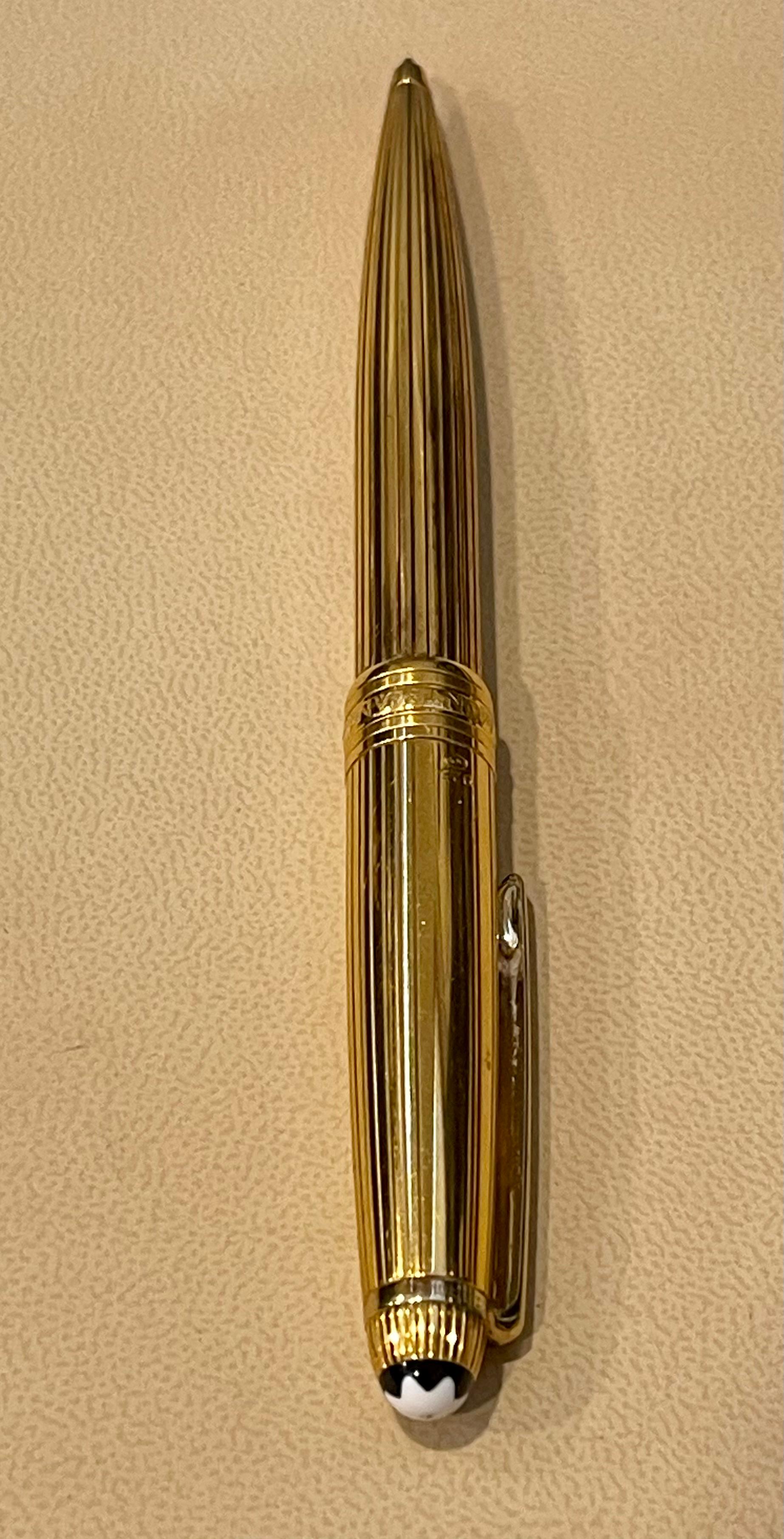  Pre owned but in excellent condition, Its is working condition
Stamped Serial # CI  607062 , Germany, Montblanc Meisterstück, 925 , 
The  Meisterstuck all gold coated ,details and surmounted by the white star emblem. IT IS GOLD OVER SILVER .
There