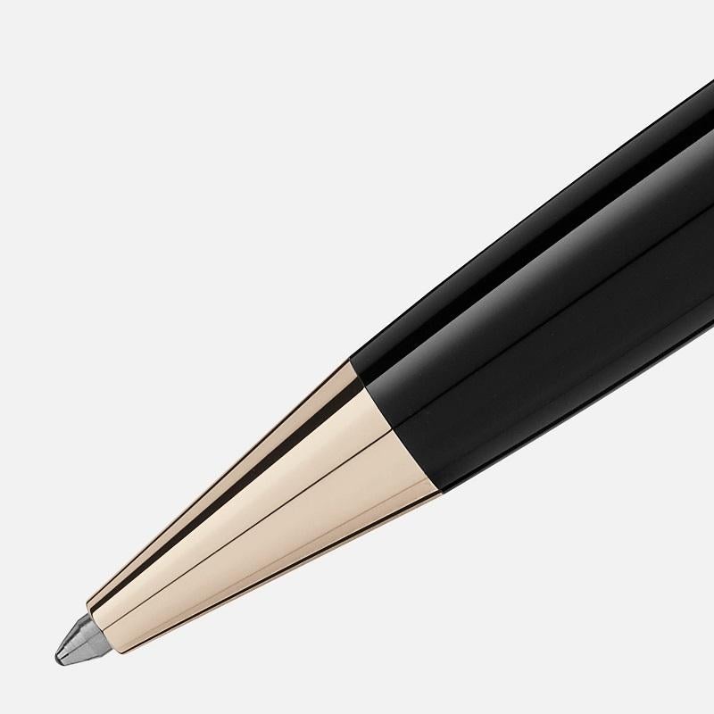Features
Clip Champagne-tone gold-coated clip with individual serial number
Barrel Black precious resin
Cap Champagne gold-coated cap engraved with geometric pattern and optical effect
Color Black
Writing System Ballpoint Pen
118095
