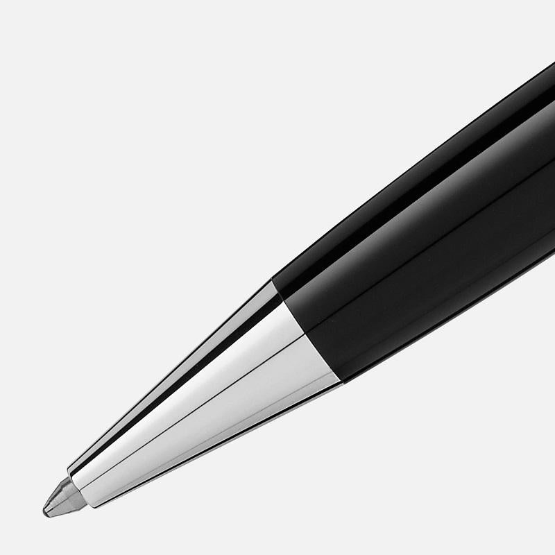 The Meisterstück Solitaire Geometric Dimension was born of the desire to unite Montblanc’s classic design with unique materials. This writing instrument made of black precious resin, engraved with its three-dimensional geometric pattern cap with