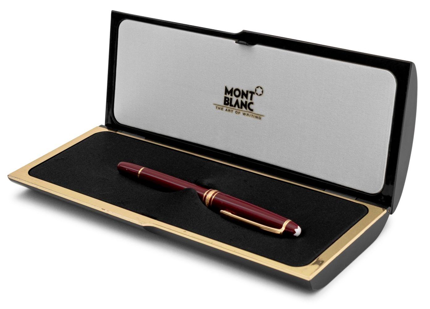 Modern Montblanc Meisterstuck Fountain Pens, Pair For Sale
