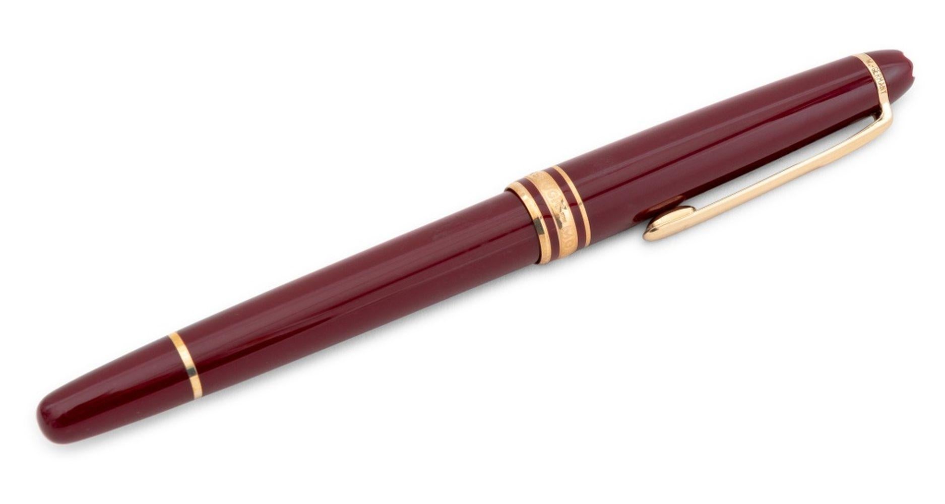 Montblanc Meisterstuck Fountain Pens, Pair In Good Condition For Sale In Astoria, NY