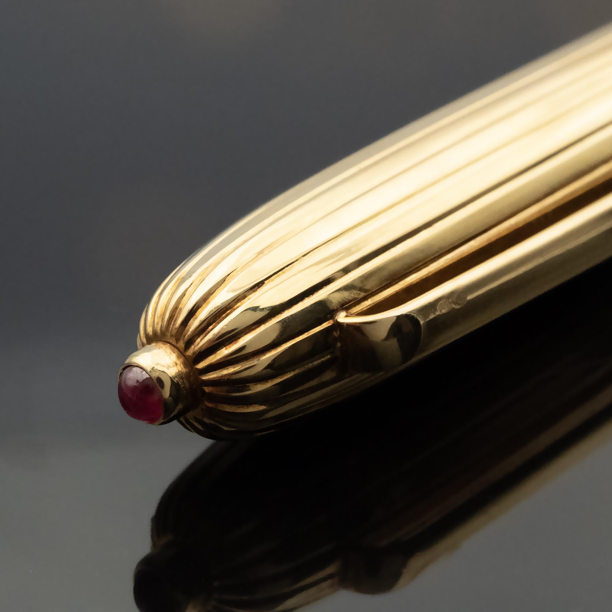Montblanc Meisterstück 18K Gold Fountain Pen with Ruby (Cabochon) im Angebot