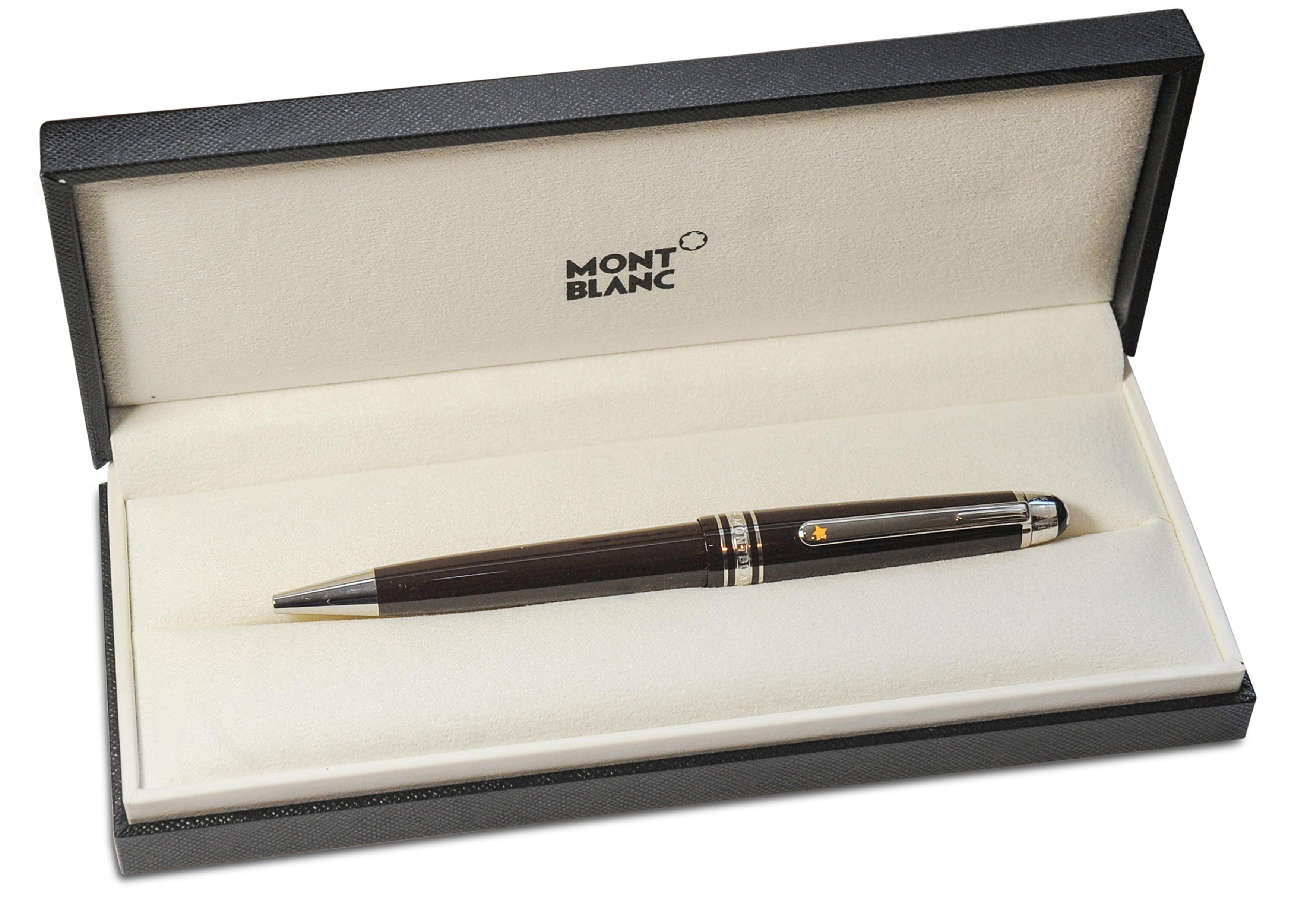 Special Edition Montblanc Meisterstück Le Petit Prince & Aviator. The barrel and cap of the ballpoint are made of brown precious resin. The clip is the same as the clips from the Le Petit Prince & Fox editions, it has a yellow lacquered star on it.