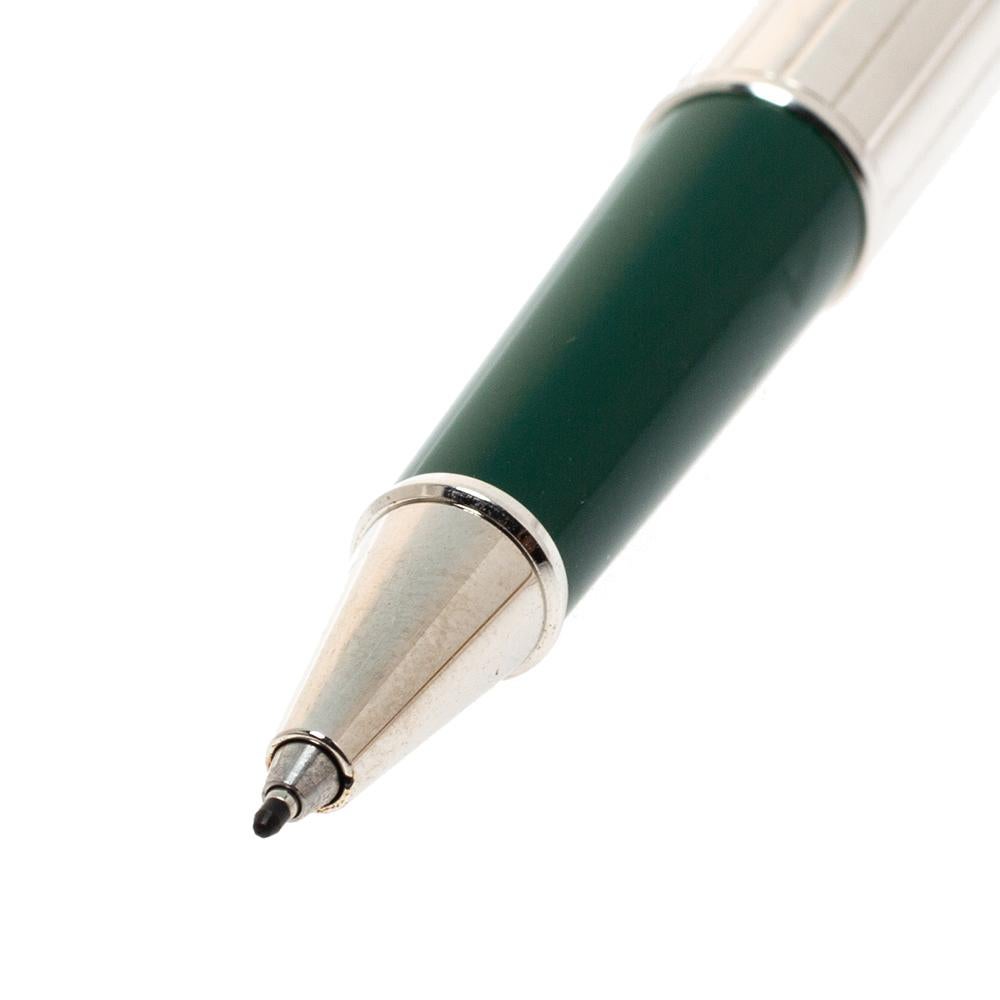 Montblanc brings you this lovely Meisterstuck Nikolai Fineliner pen that has been made from platinum-finished metal and beautified with green malachite resin. The pen comes detailed with the brand name on the cap, diamond-embellished pocket clip and